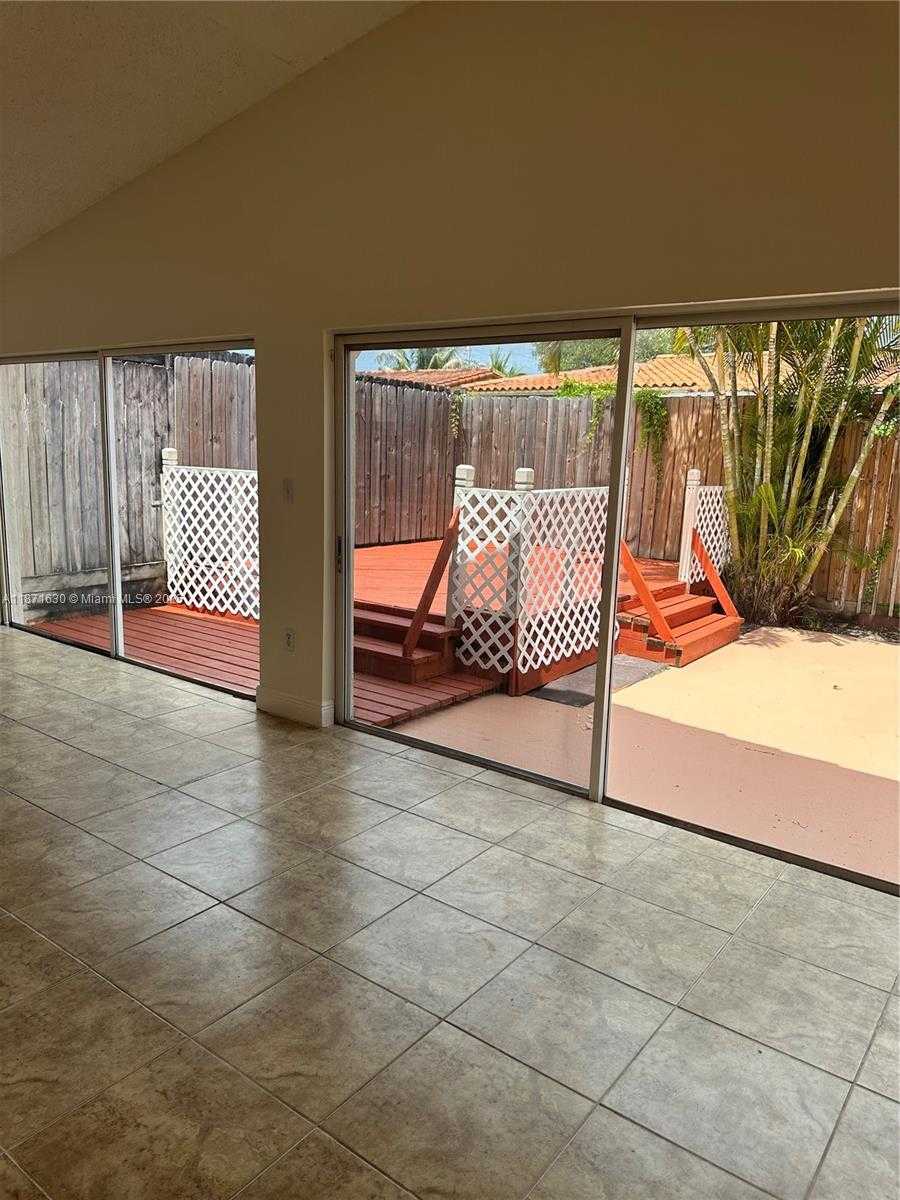 Small Image of 16771 NORTH WEST 74TH CT, Hialeah Number 10