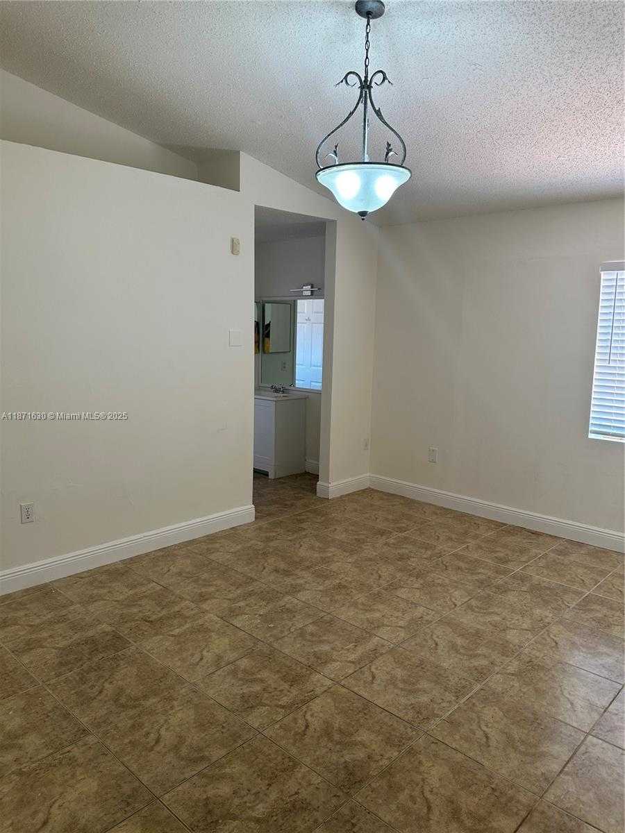 Small Image of 16771 NORTH WEST 74TH CT, Hialeah Number 12