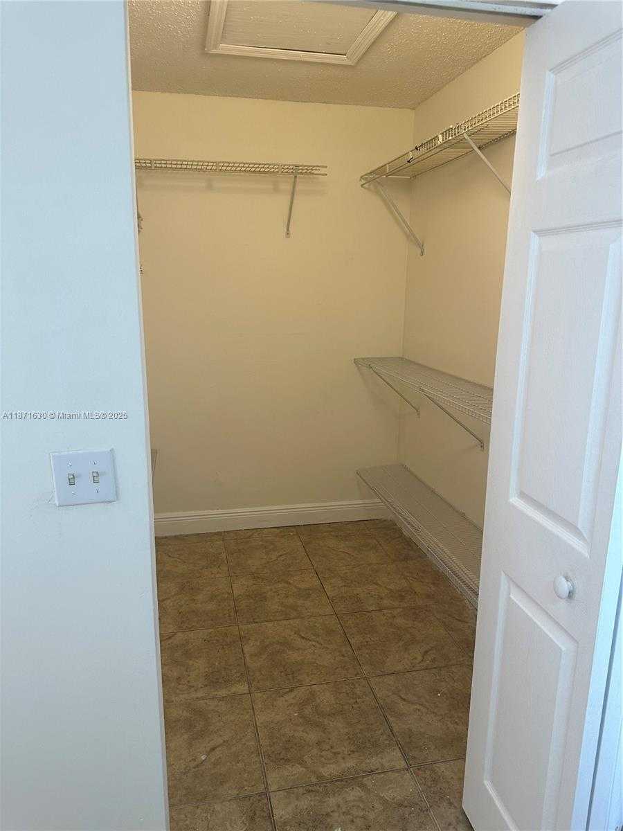 Small Image of 16771 NORTH WEST 74TH CT, Hialeah Number 13