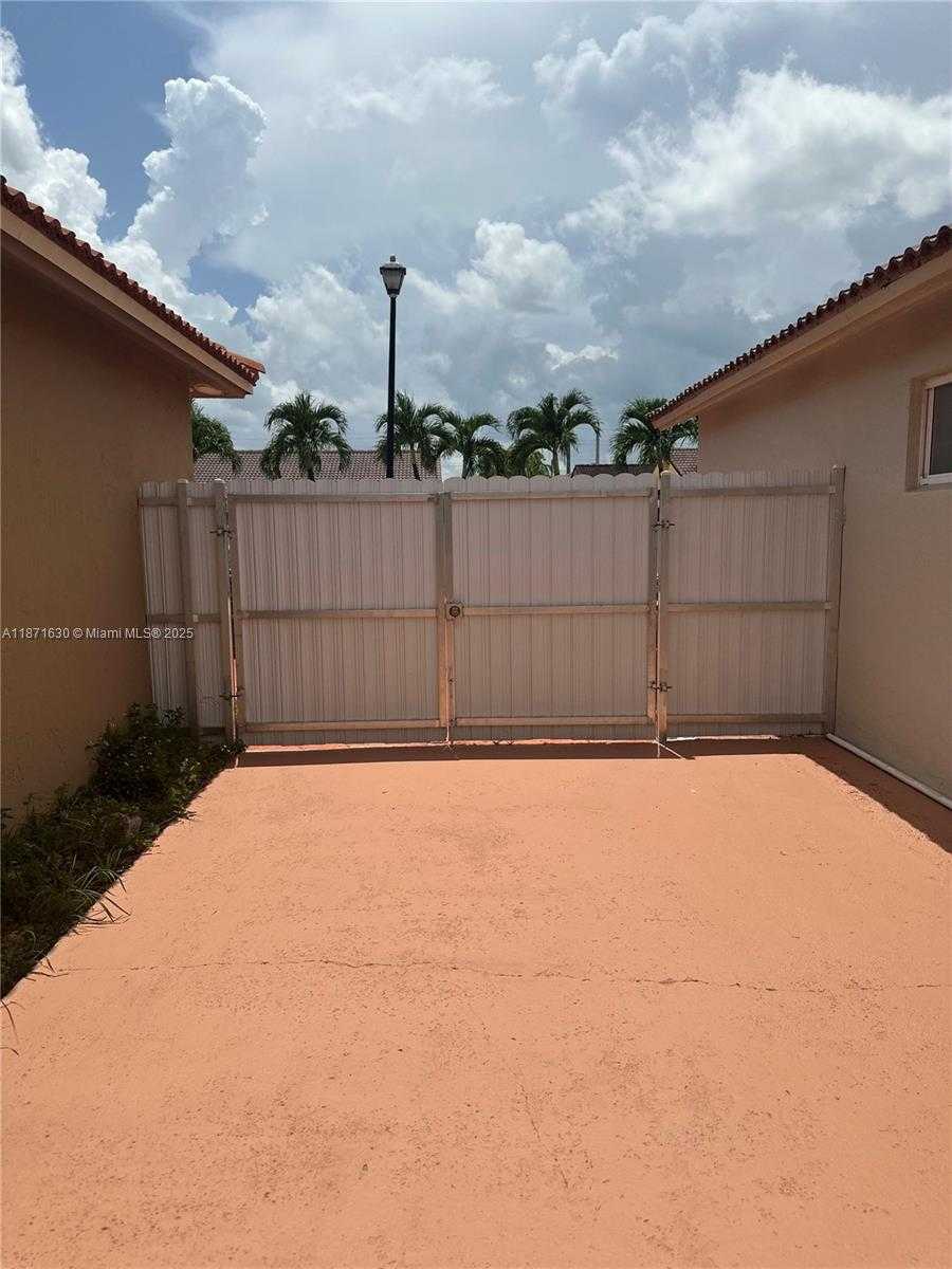 Small Image of 16771 NORTH WEST 74TH CT, Hialeah Number 19