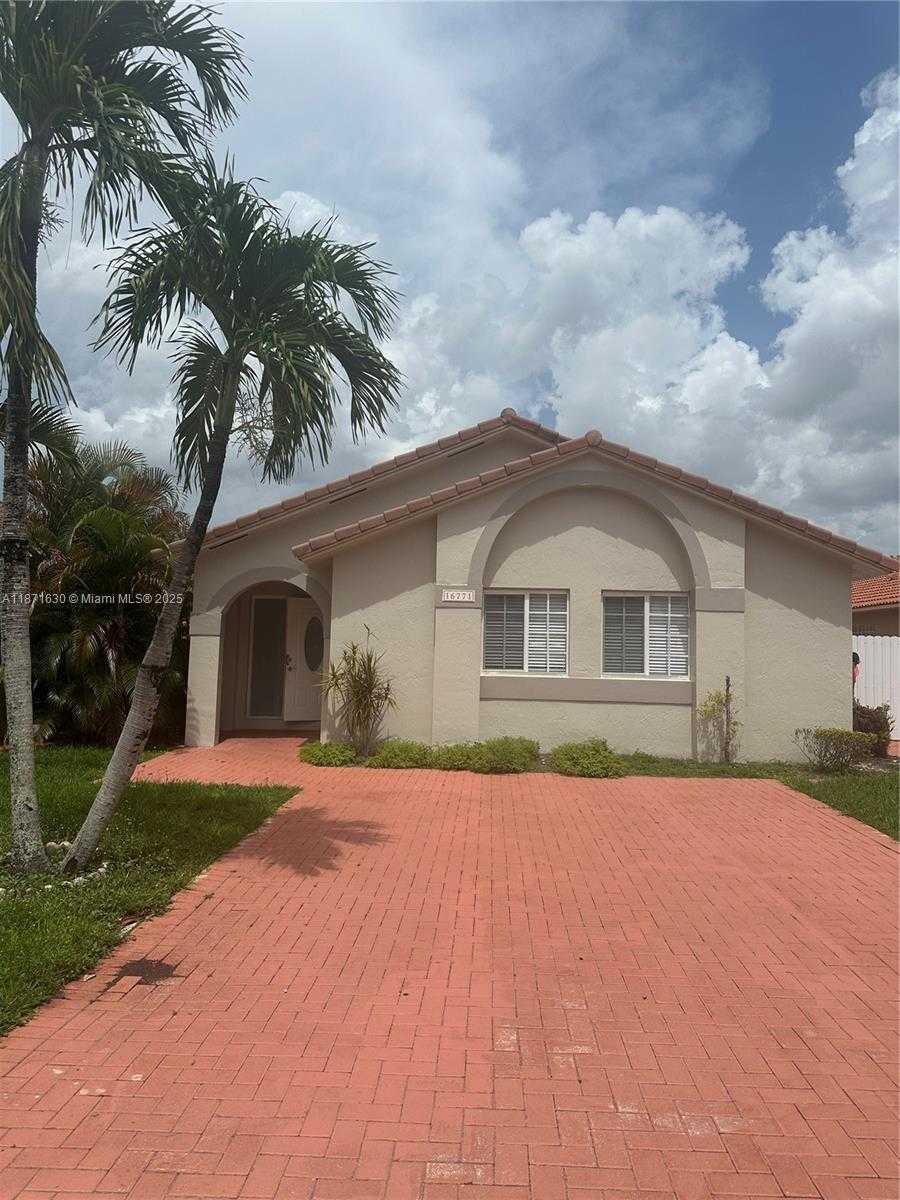 Small Image of 16771 NORTH WEST 74TH CT, Hialeah Number 2