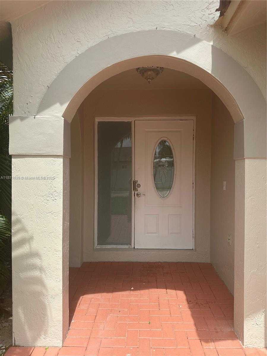 Small Image of 16771 NORTH WEST 74TH CT, Hialeah Number 3