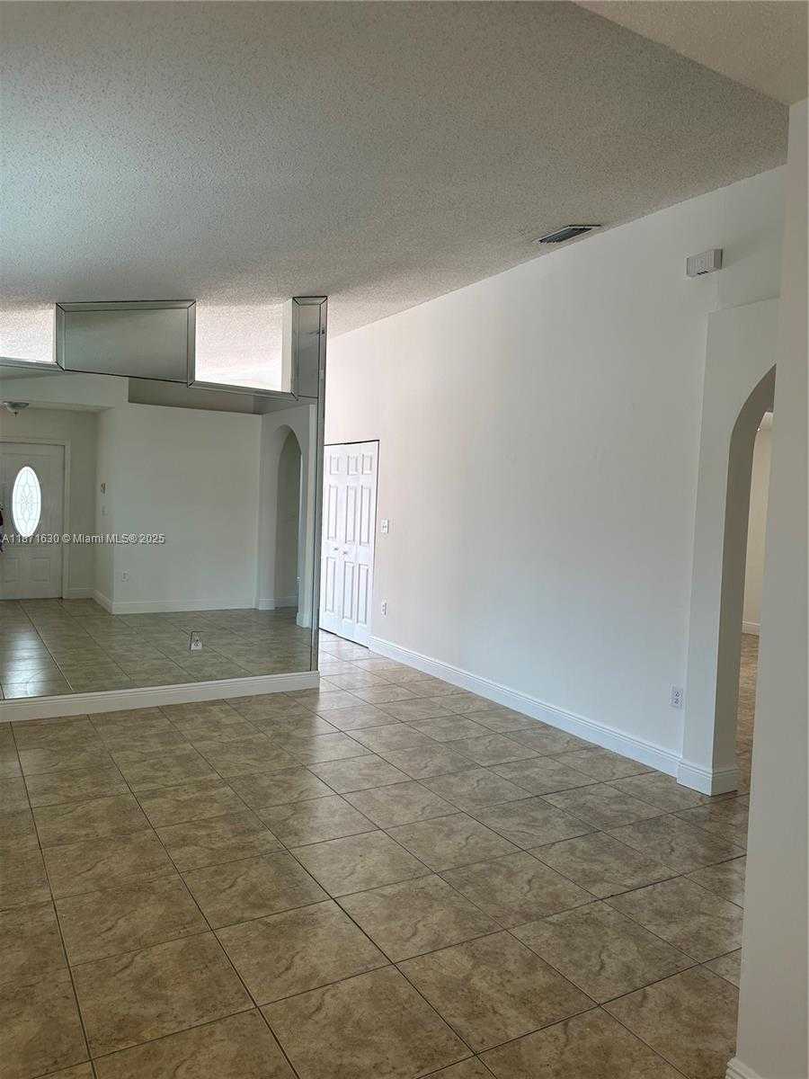 Small Image of 16771 NORTH WEST 74TH CT, Hialeah Number 5