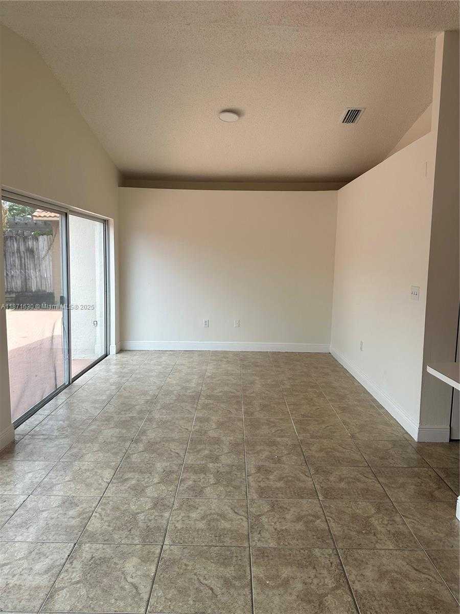 Small Image of 16771 NORTH WEST 74TH CT, Hialeah Number 7