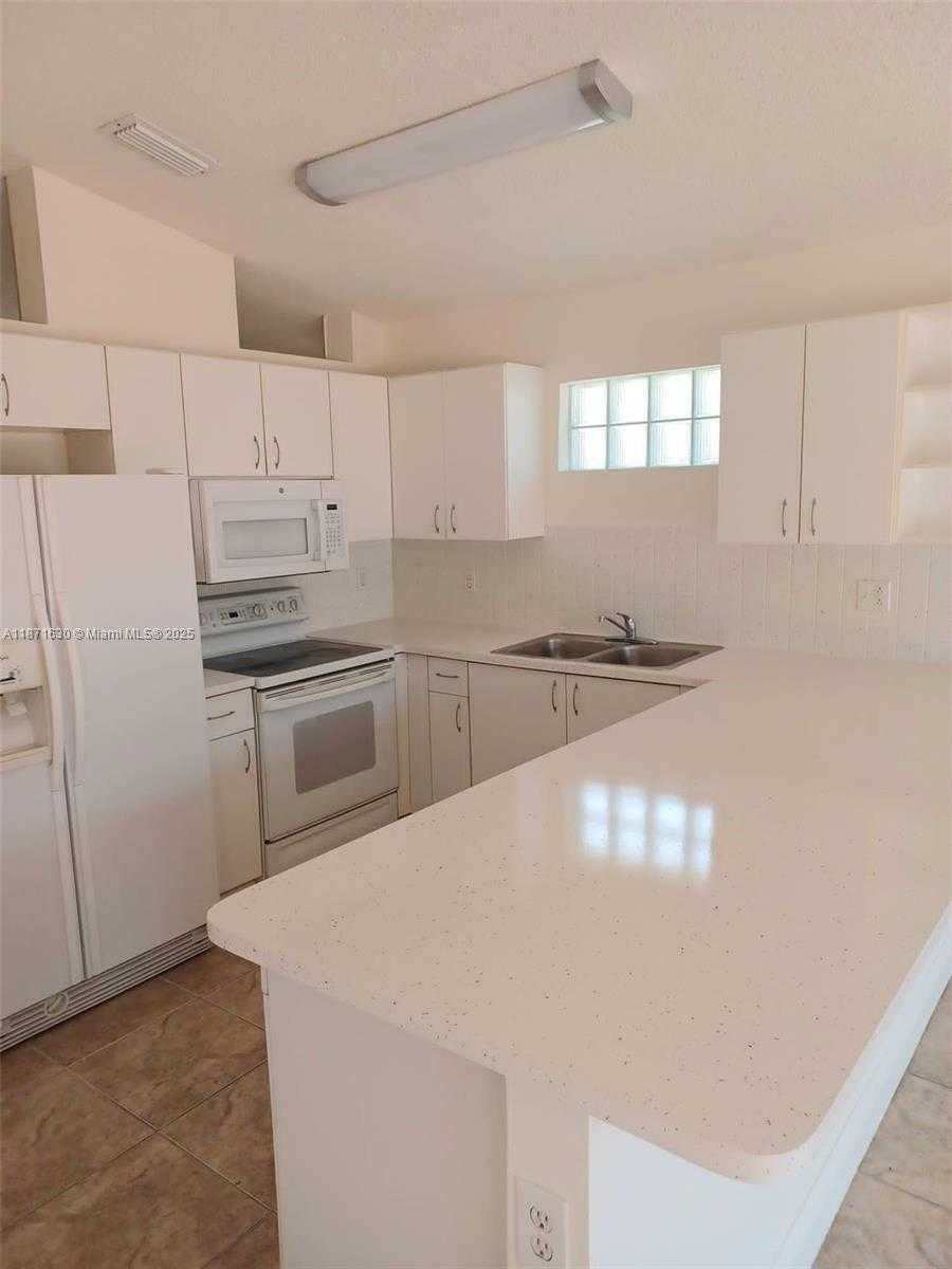 Small Image of 16771 NORTH WEST 74TH CT, Hialeah Number 8