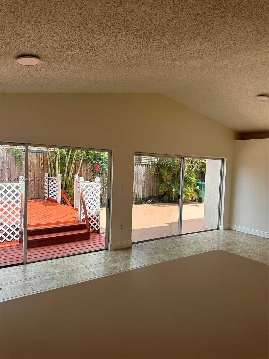 Small Image of 16771 NORTH WEST 74TH CT, Hialeah Number 9