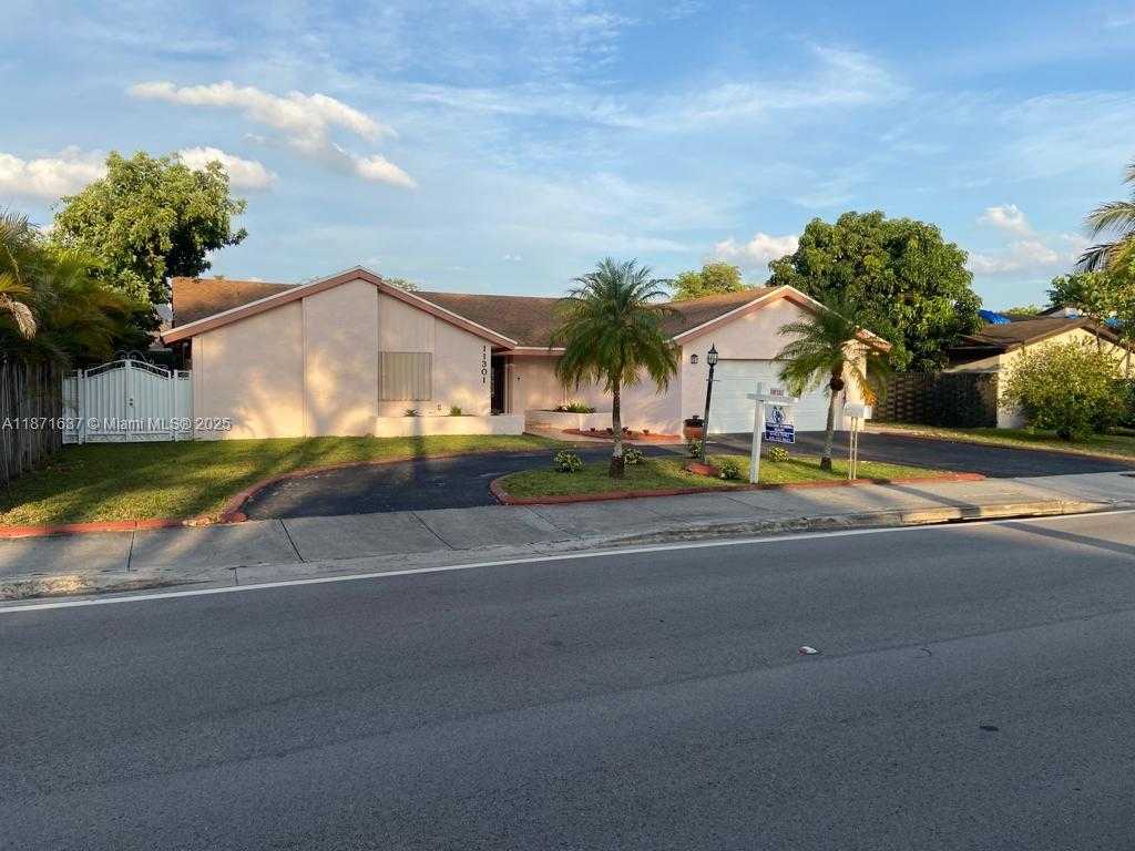 Small Image of 11301 SOUTH WEST 132ND AVE, Miami Number 2
