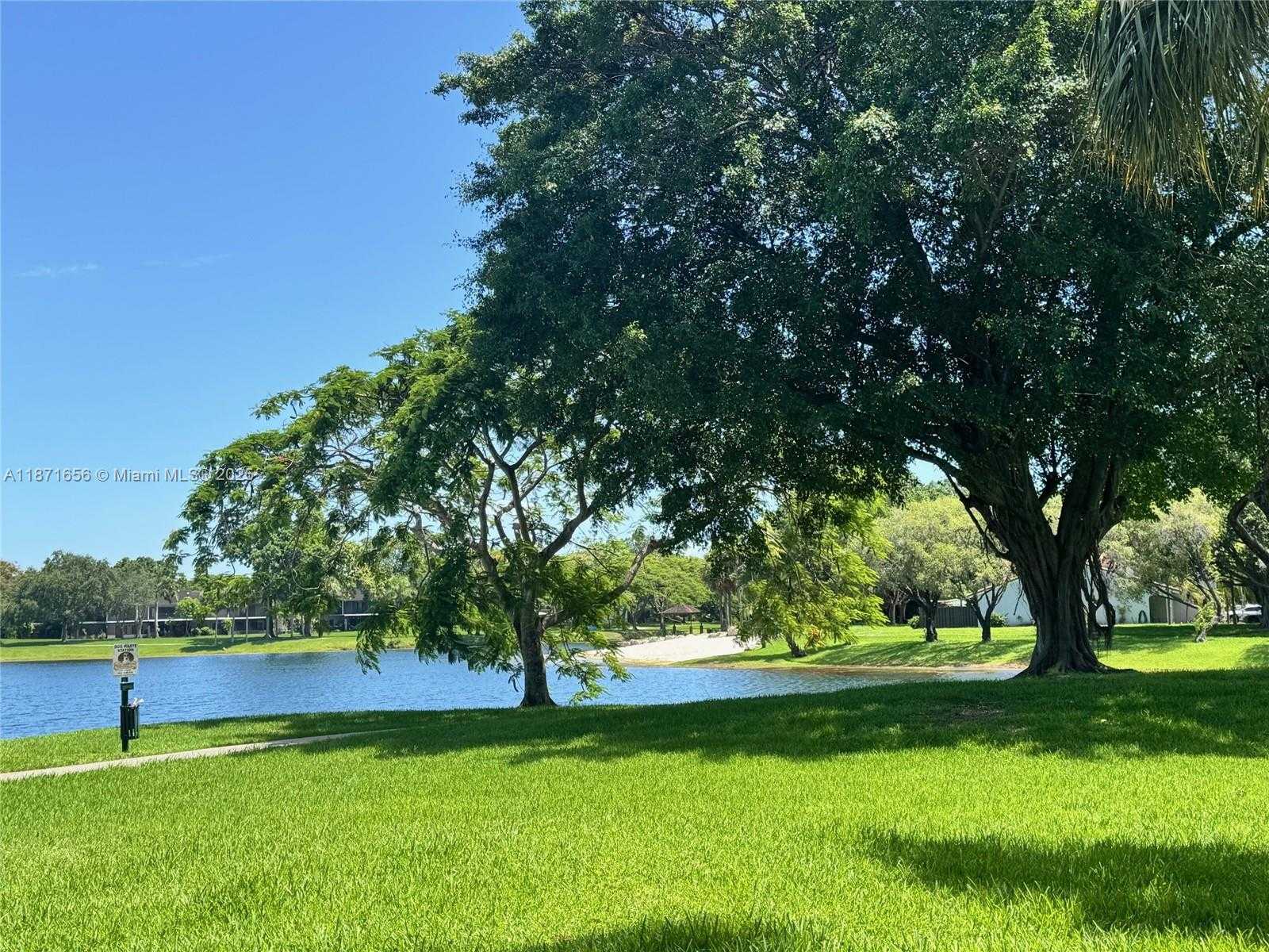 Small Image of 15560 SOUTH WEST 106 LN #1304, Miami Number 19