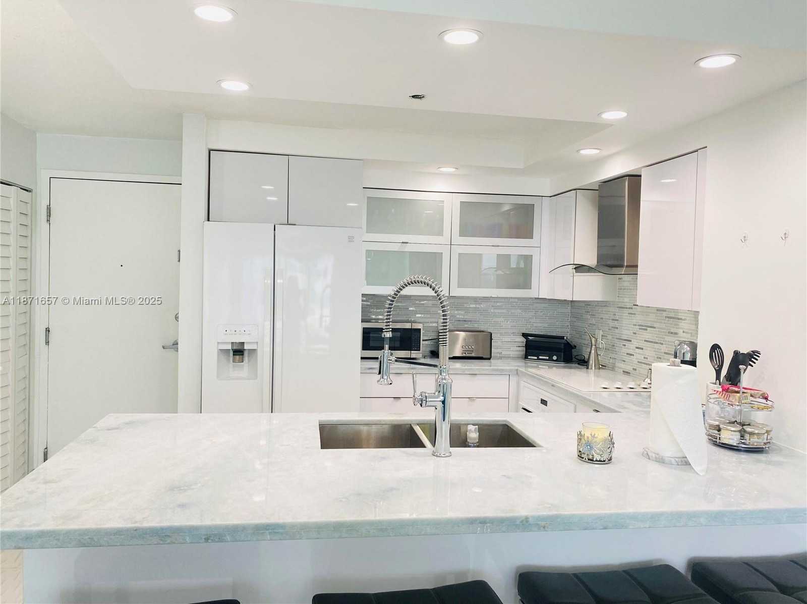 Small Image of 6917 COLLINS AVE #1205, Miami Beach Number 4