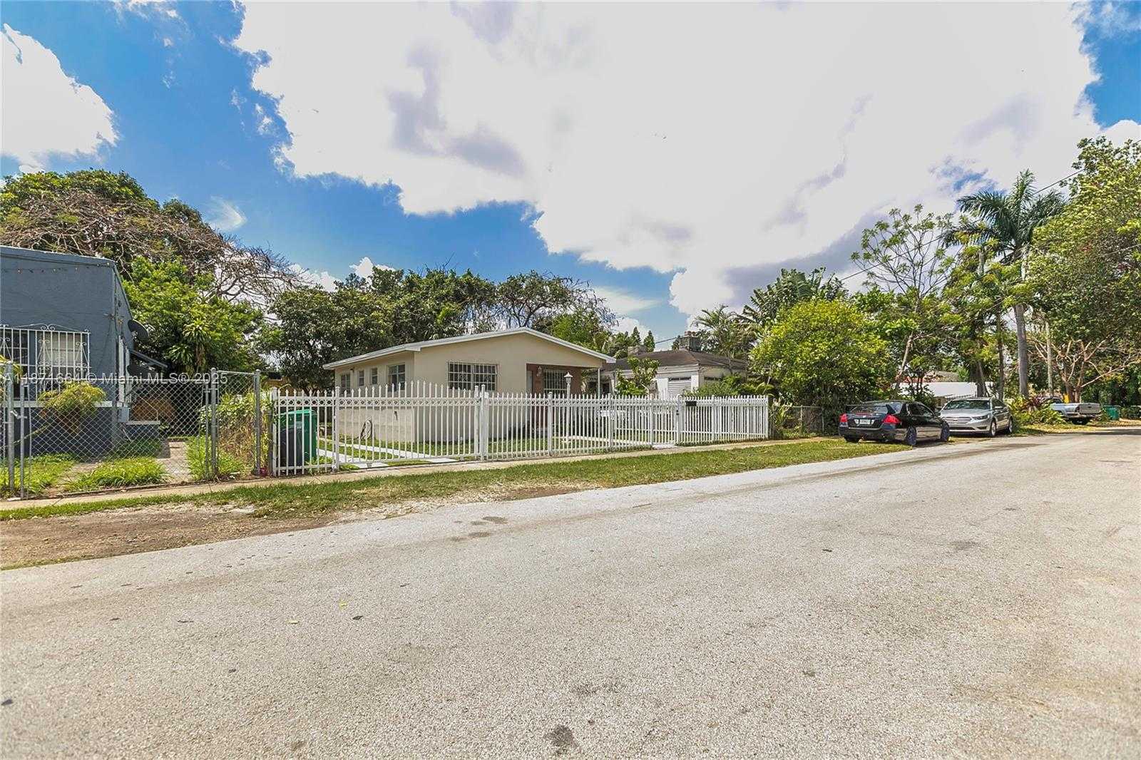 Small Image of 270 NORTH WEST 81ST ST, Miami Number 37