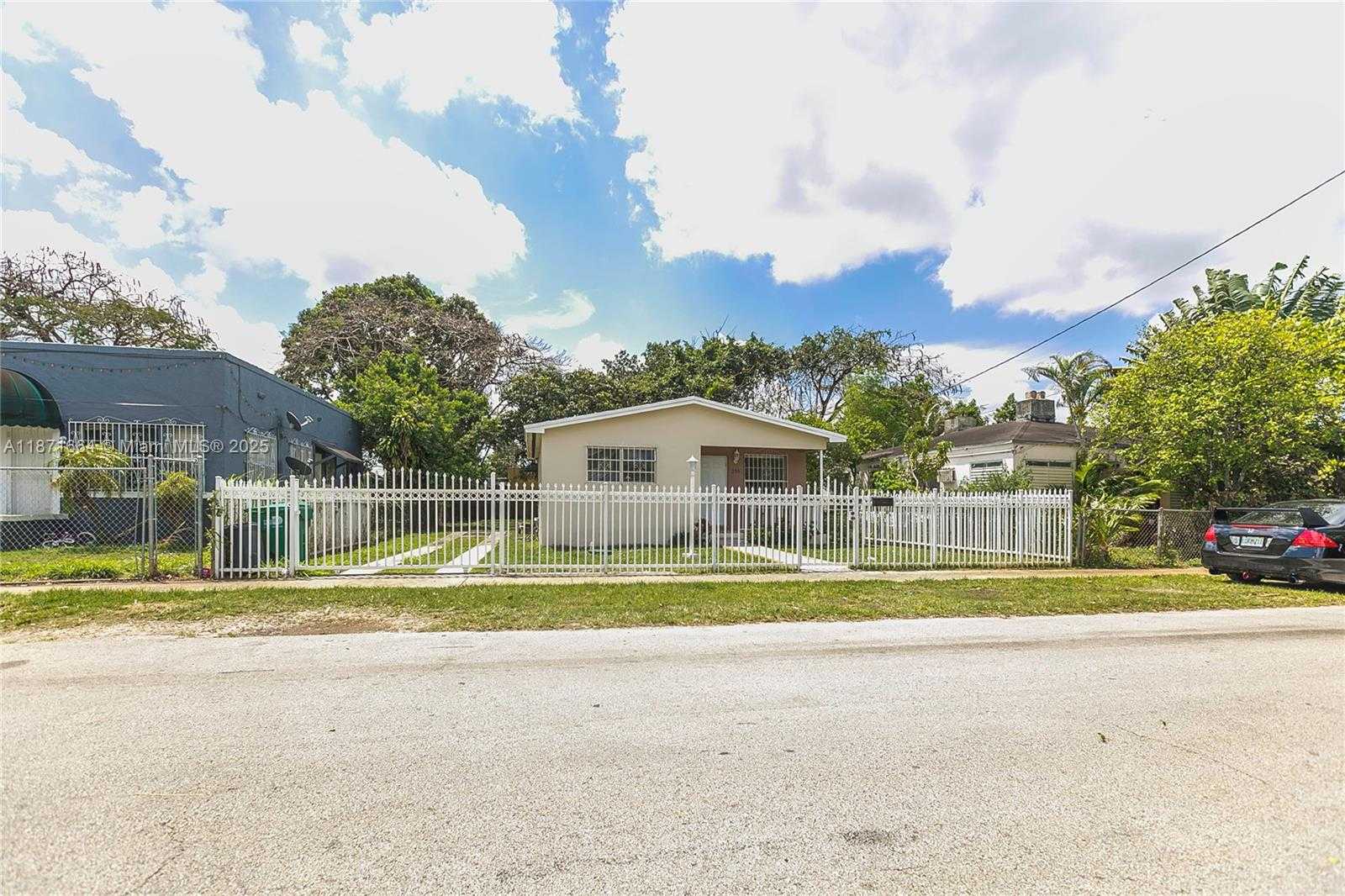 Small Image of 270 NORTH WEST 81ST ST, Miami Number 38