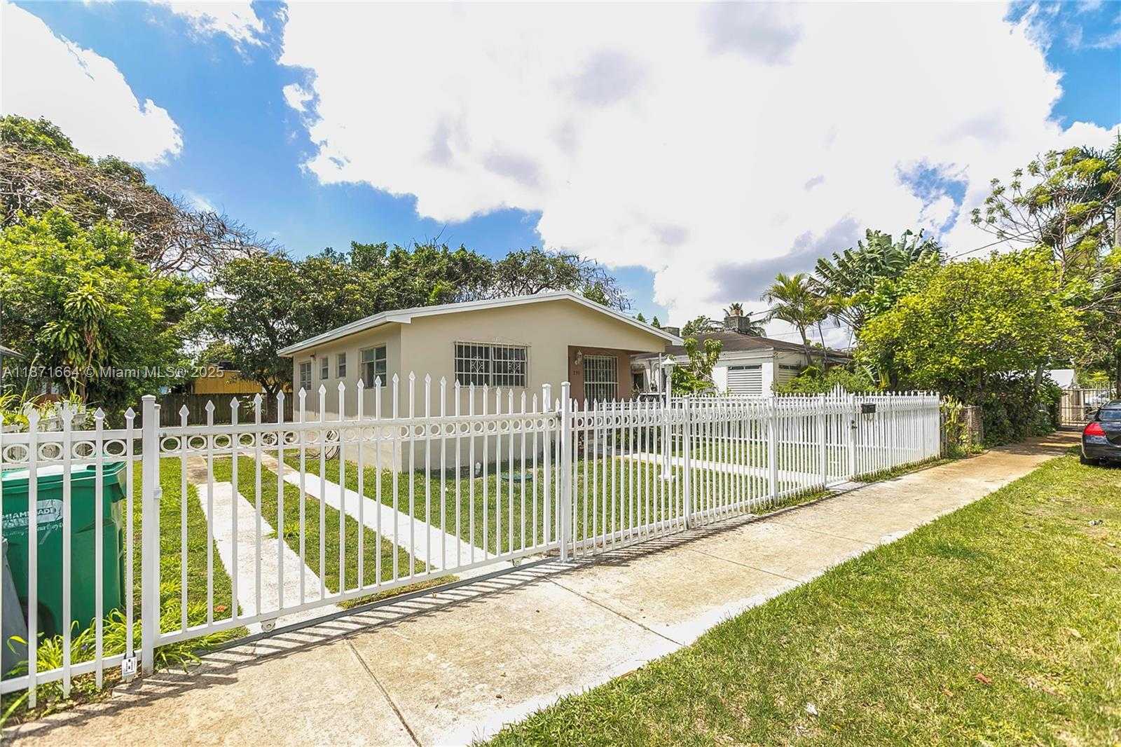 Small Image of 270 NORTH WEST 81ST ST, Miami Number 39