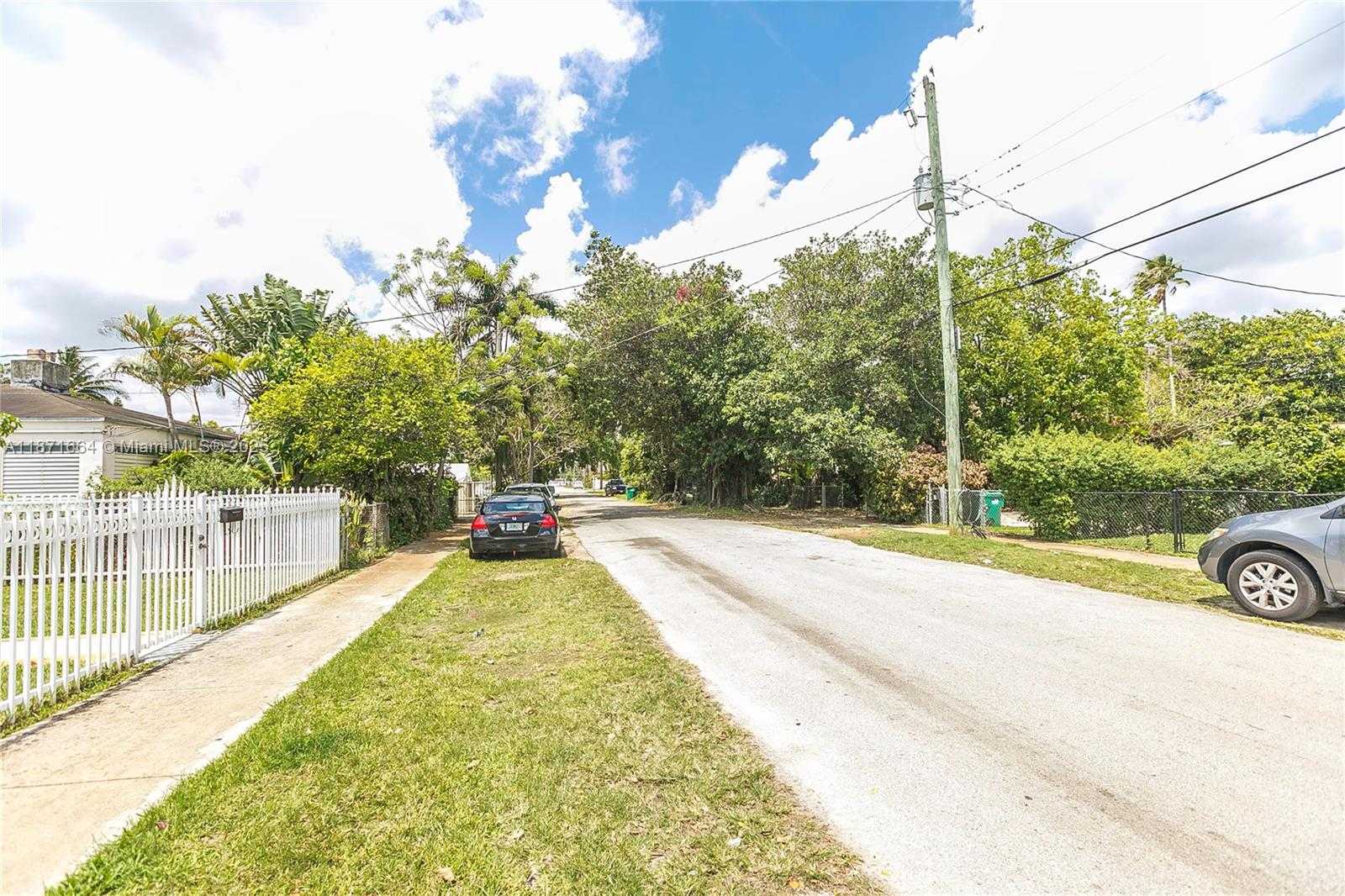 Small Image of 270 NORTH WEST 81ST ST, Miami Number 40