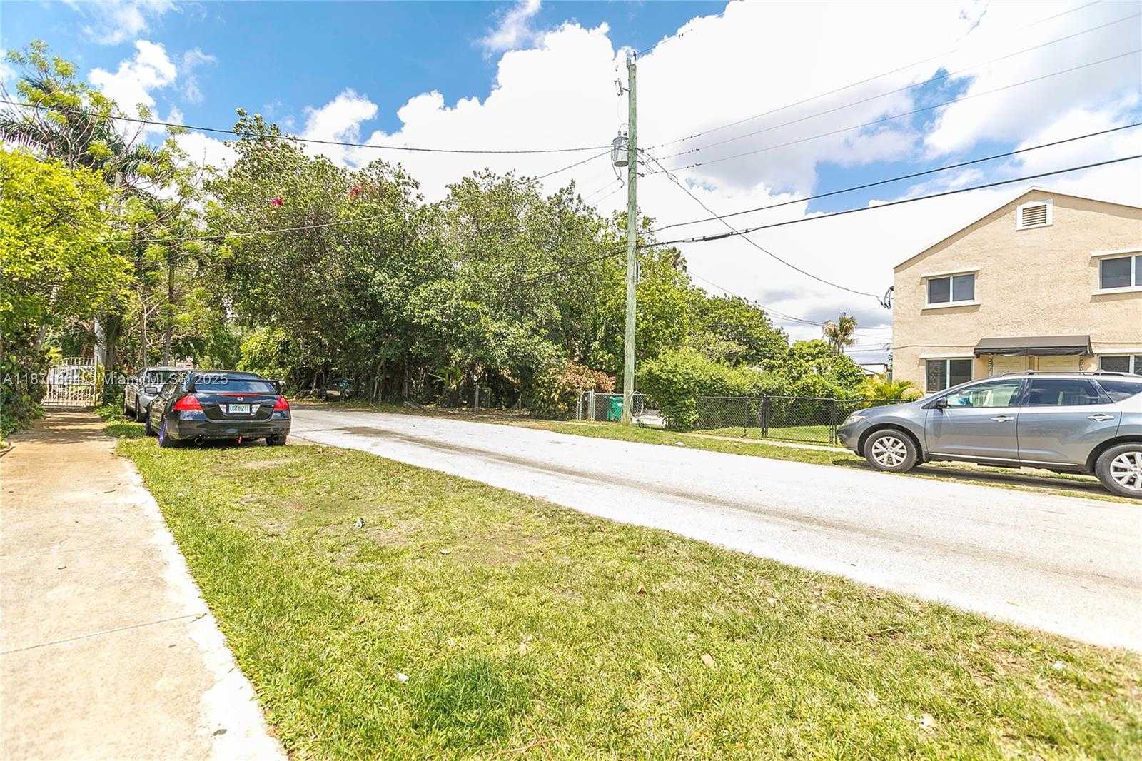 Small Image of 270 NORTH WEST 81ST ST, Miami Number 41