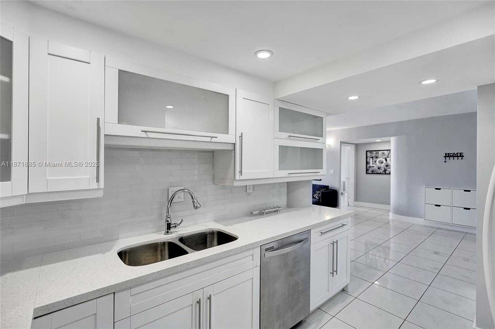 Small Image of 3725 SOUTH OCEAN DR #1519, Hollywood Number 4