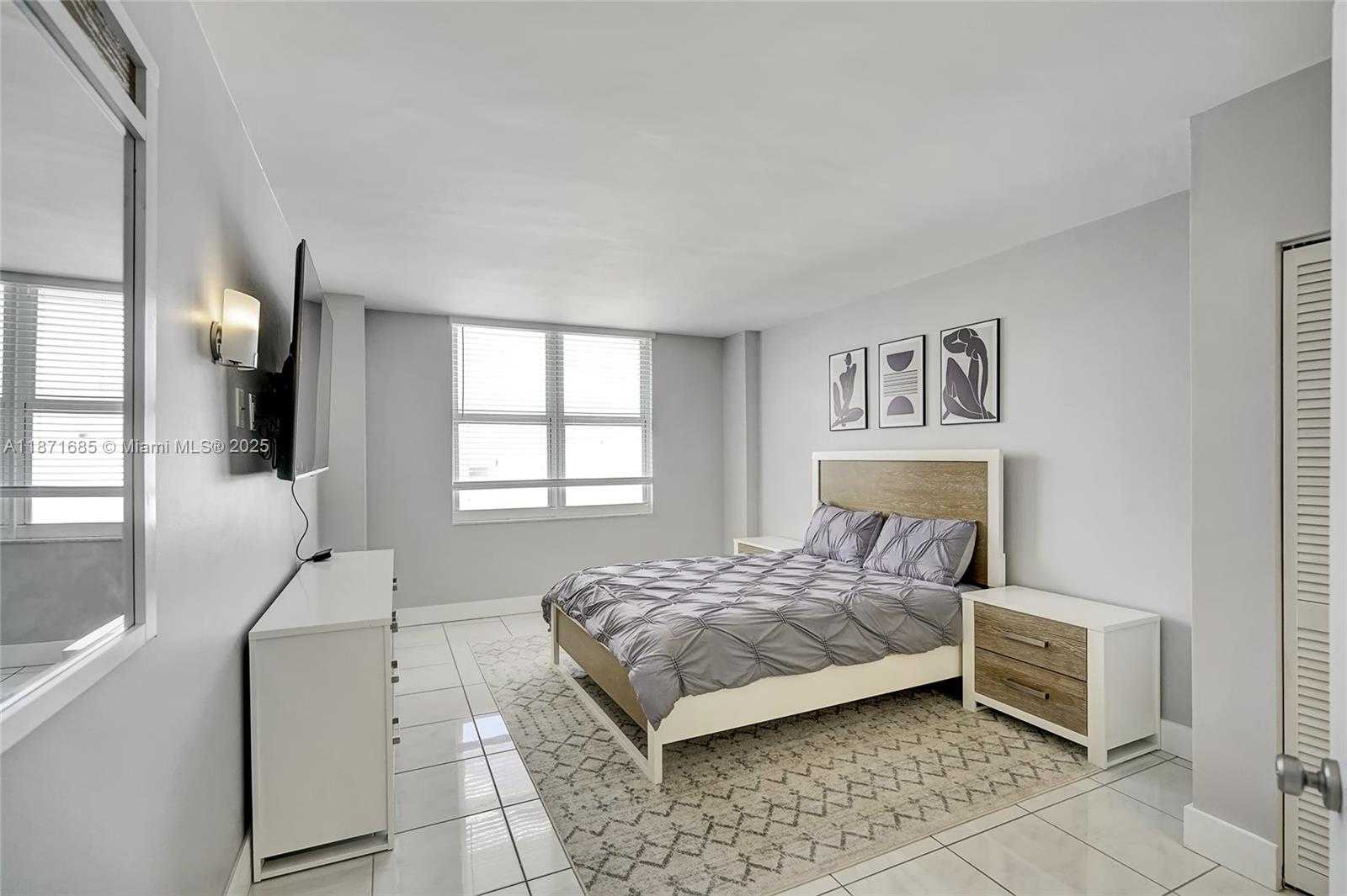 Small Image of 3725 SOUTH OCEAN DR #1519, Hollywood Number 9
