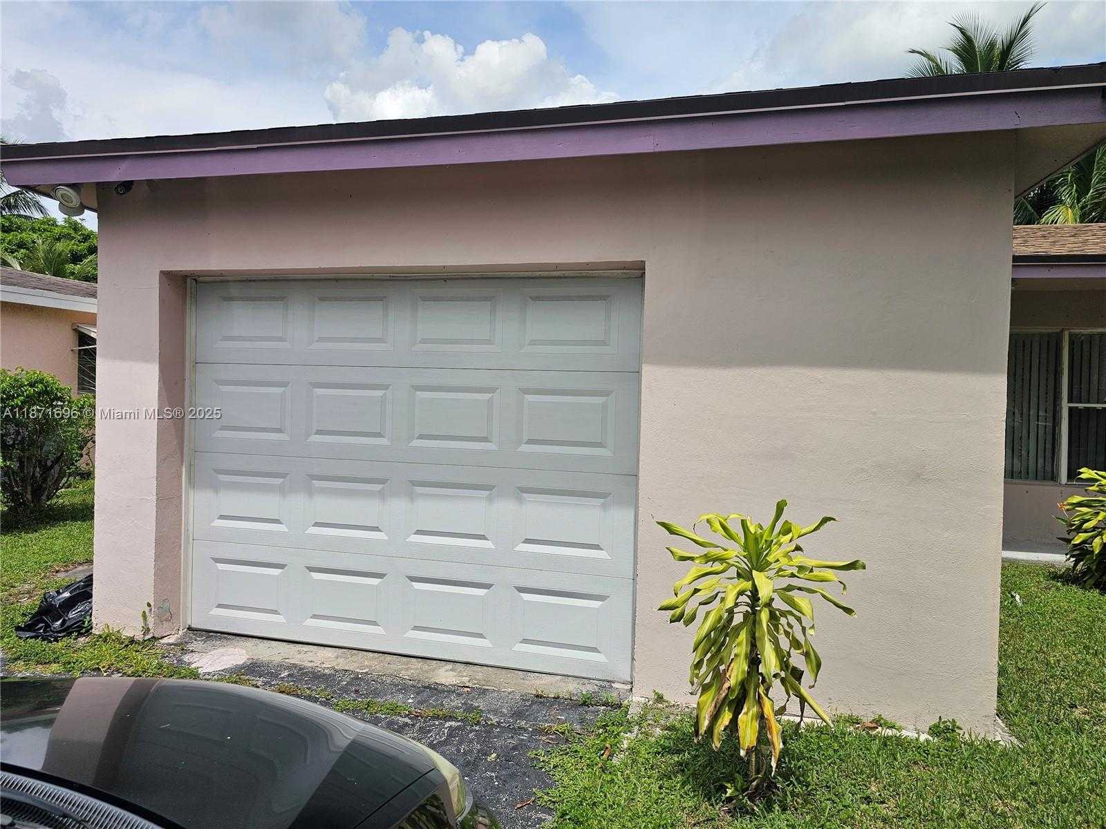 Small Image of 3349 NORTH WEST 32ND ST, Lauderdale Lakes Number 2