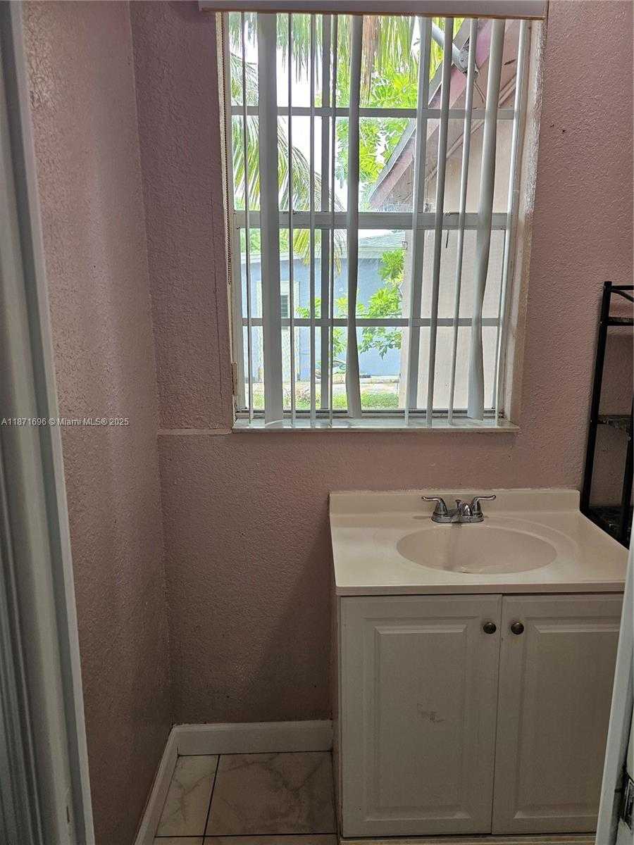 Small Image of 3349 NORTH WEST 32ND ST, Lauderdale Lakes Number 4
