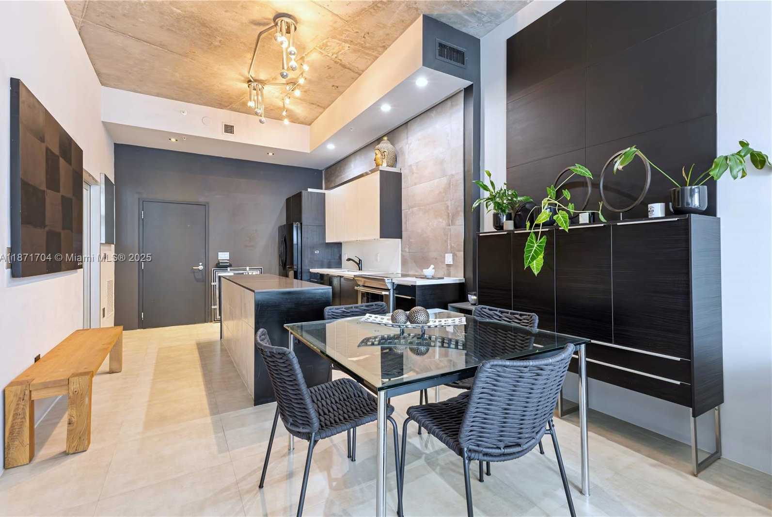 Small Image of 2001 MERIDIAN AVE #515, Miami Beach Number 4