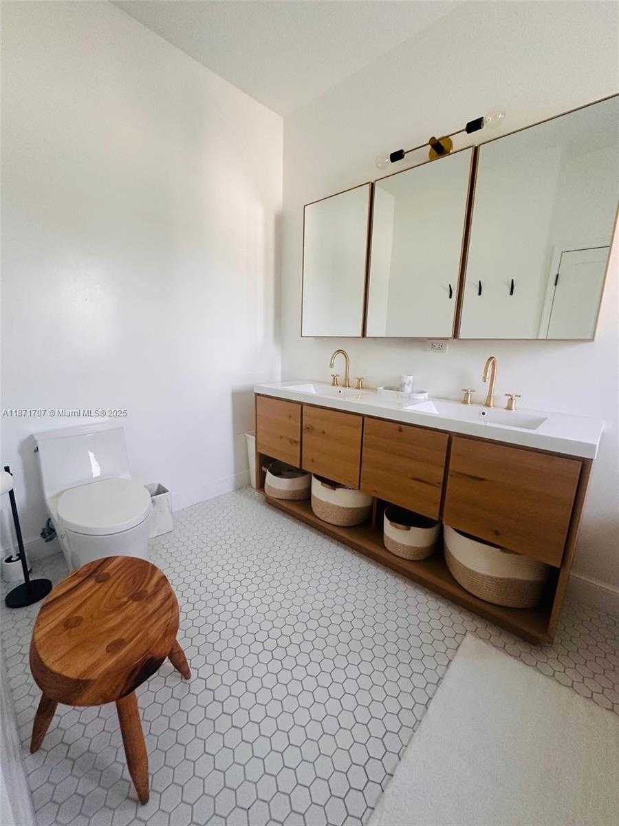 Small Image of 375 PLYMOUTH RD, West Palm Beach Number 12