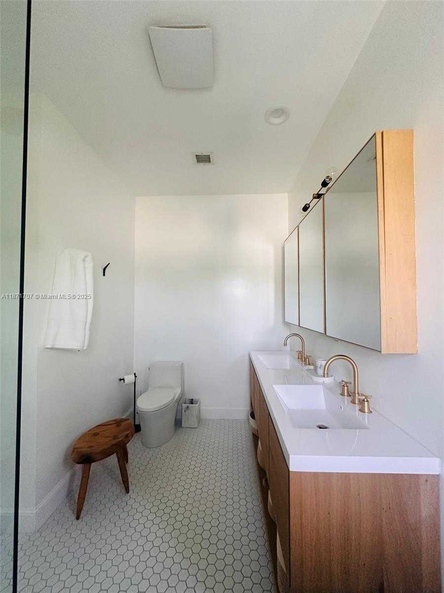 Small Image of 375 PLYMOUTH RD, West Palm Beach Number 14
