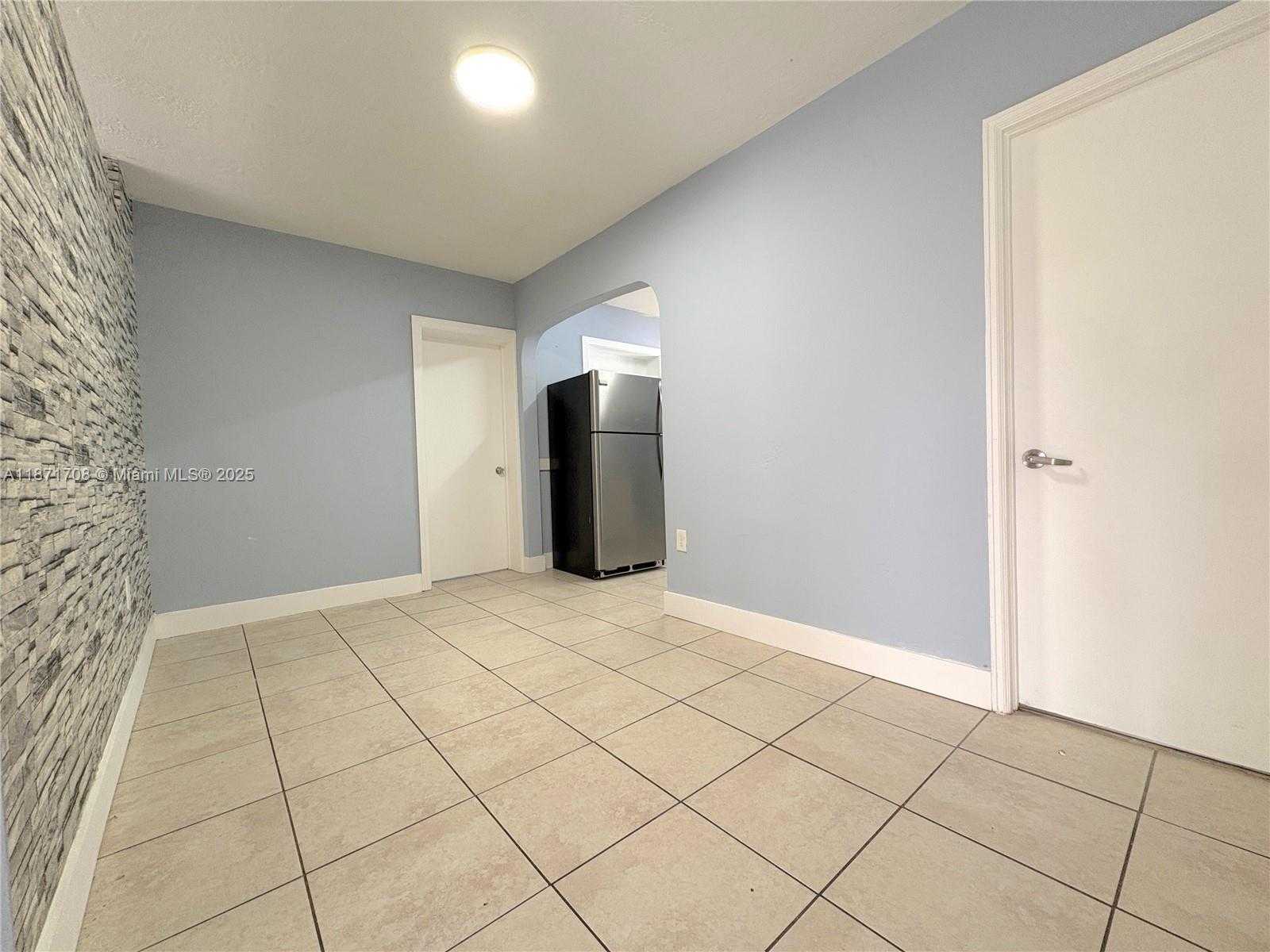 Small Image of 1815 MCKINLEY ST #9, Hollywood Number 2