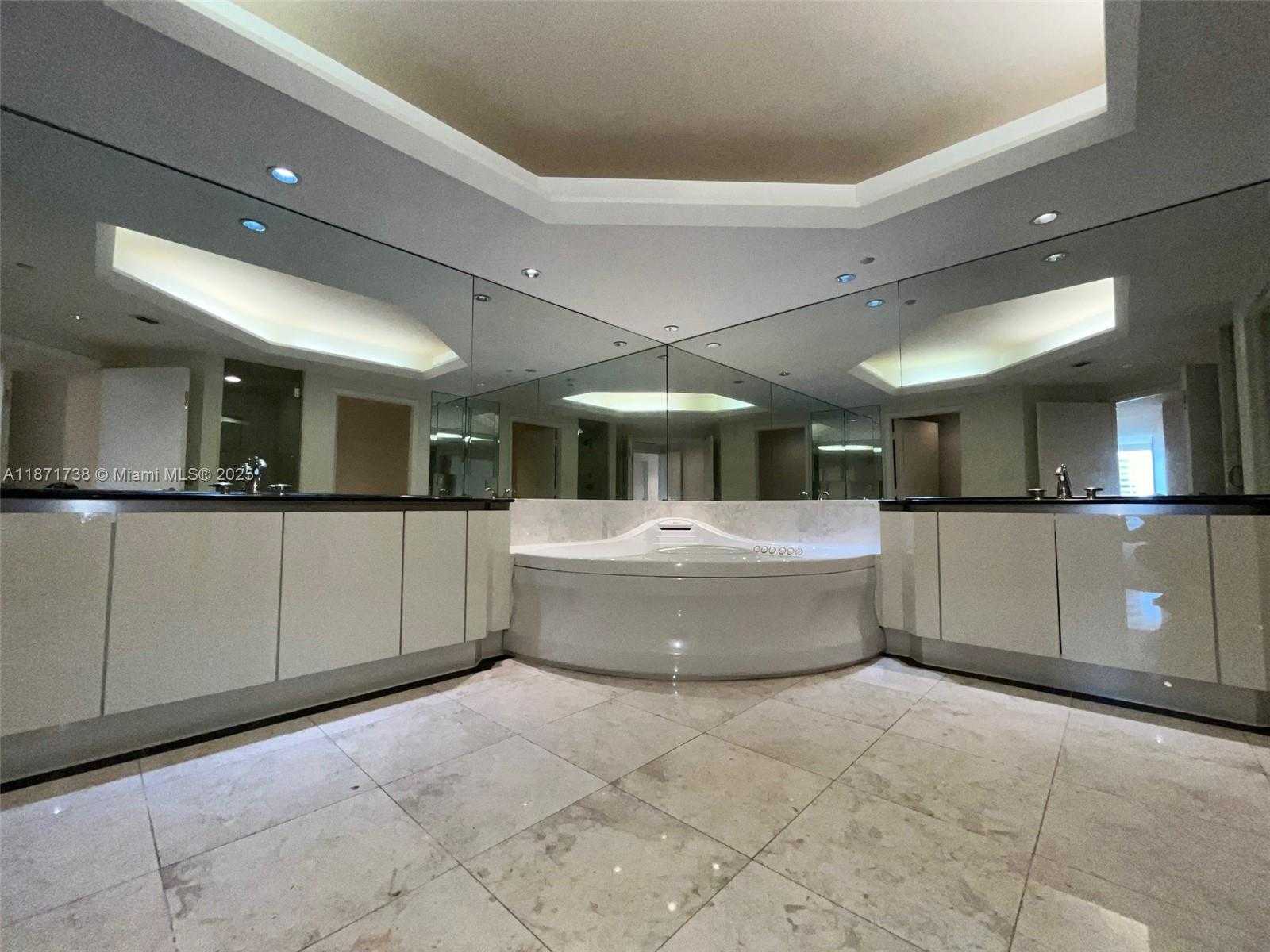 Small Image of 2600 ISLAND BLVD #1503, Aventura Number 12