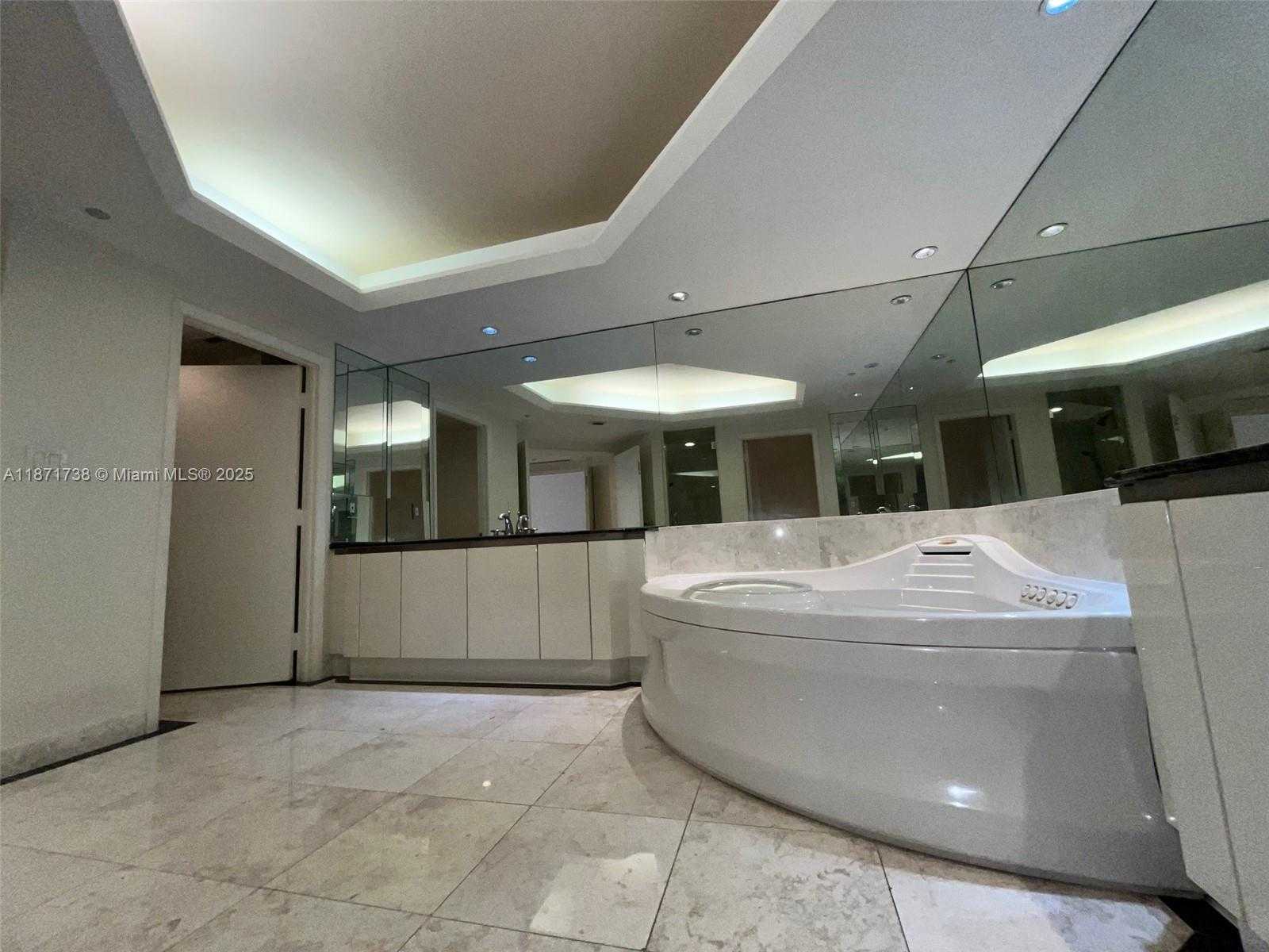 Small Image of 2600 ISLAND BLVD #1503, Aventura Number 14
