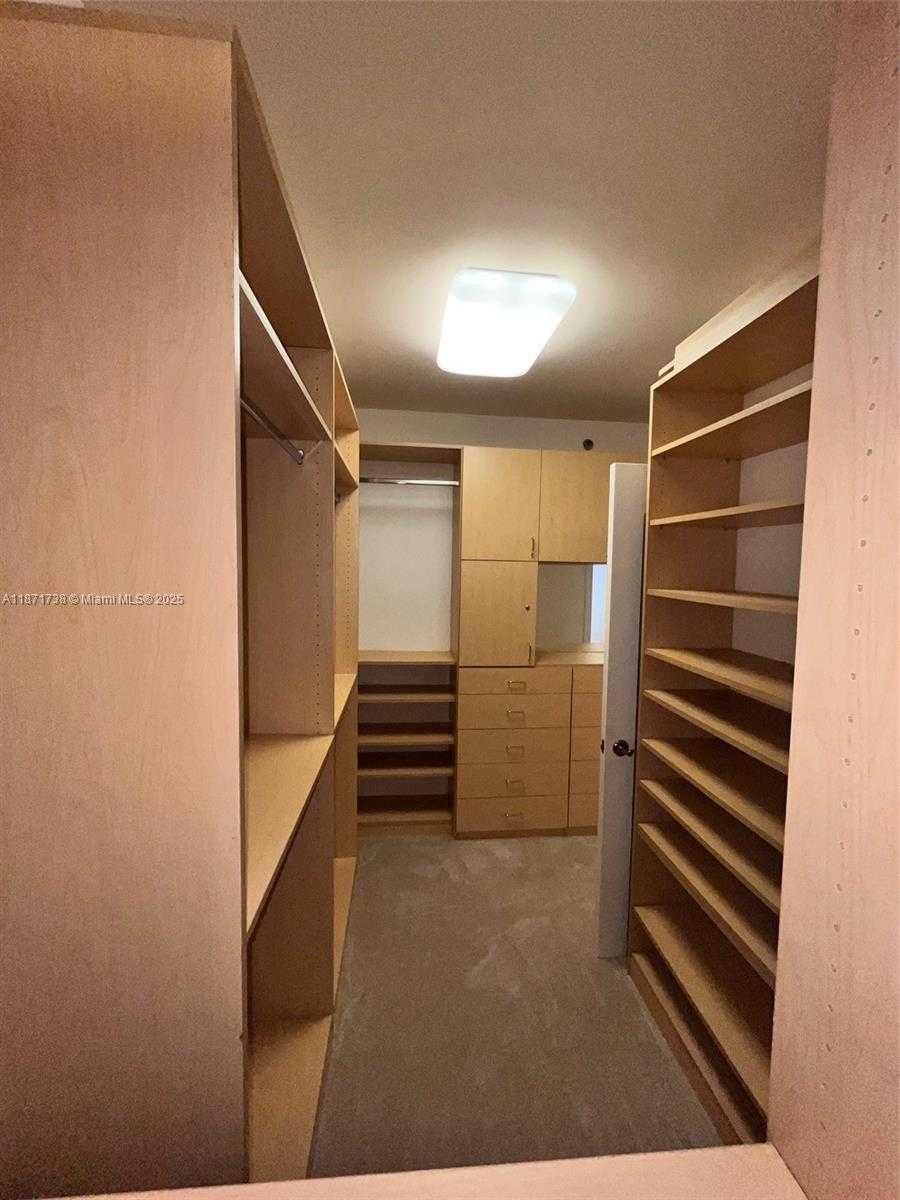 Small Image of 2600 ISLAND BLVD #1503, Aventura Number 16