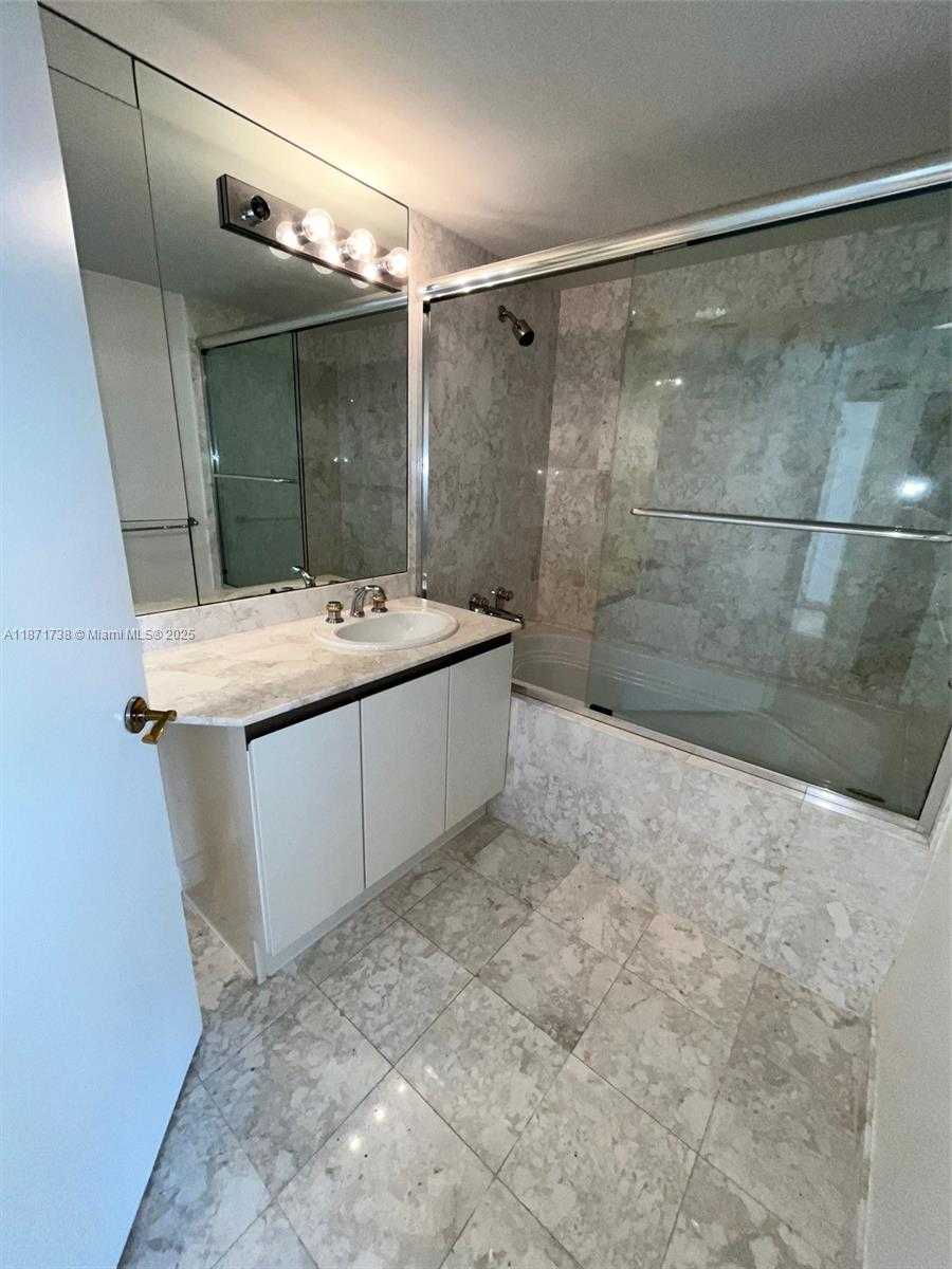 Small Image of 2600 ISLAND BLVD #1503, Aventura Number 25
