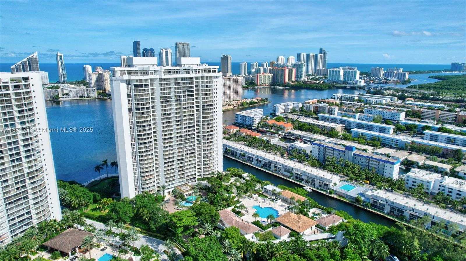 Small Image of 2600 ISLAND BLVD #1503, Aventura Number 26