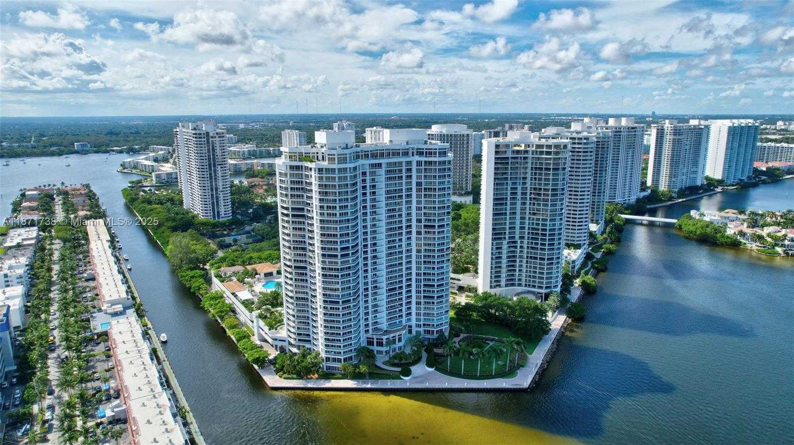 Small Image of 2600 ISLAND BLVD #1503, Aventura Number 32