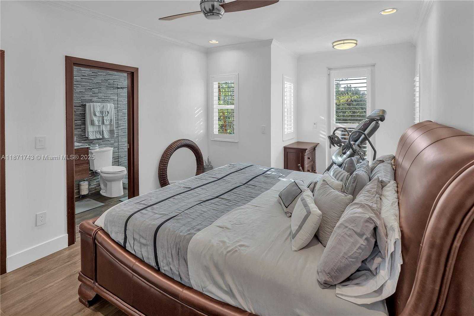 Small Image of Miami Number 28