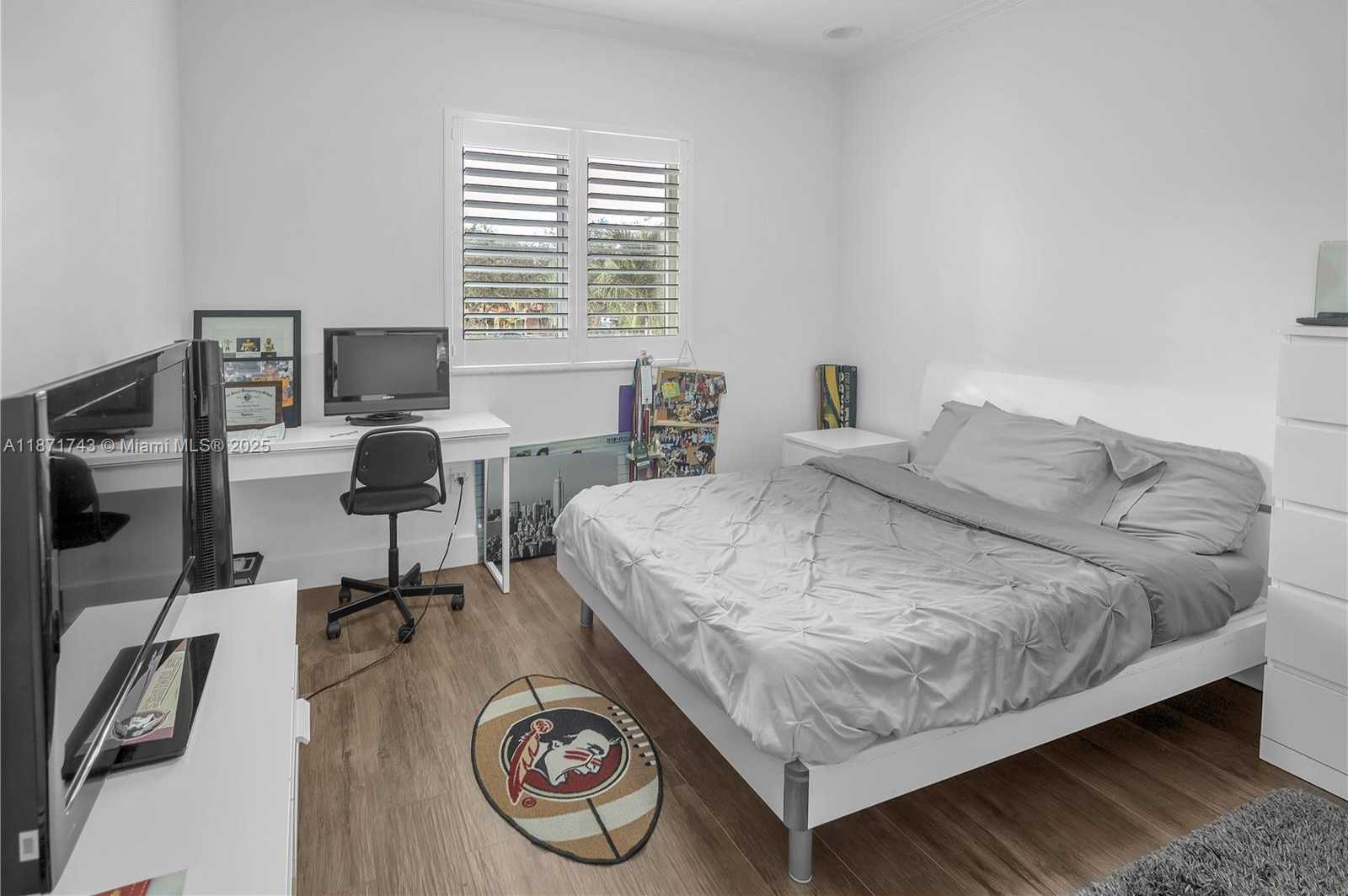 Small Image of Miami Number 30