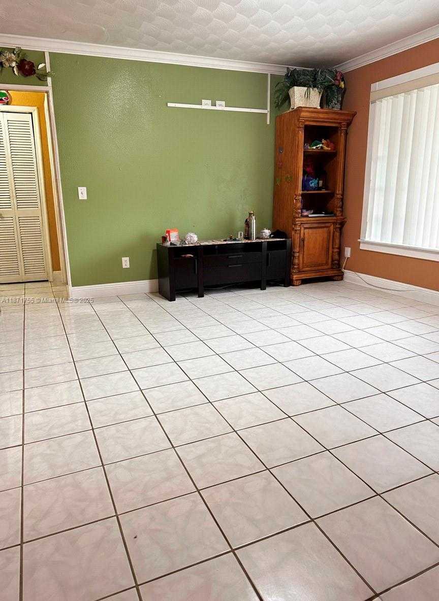 Small Image of 3235 NORTH WEST 80TH TER, Miami Number 4