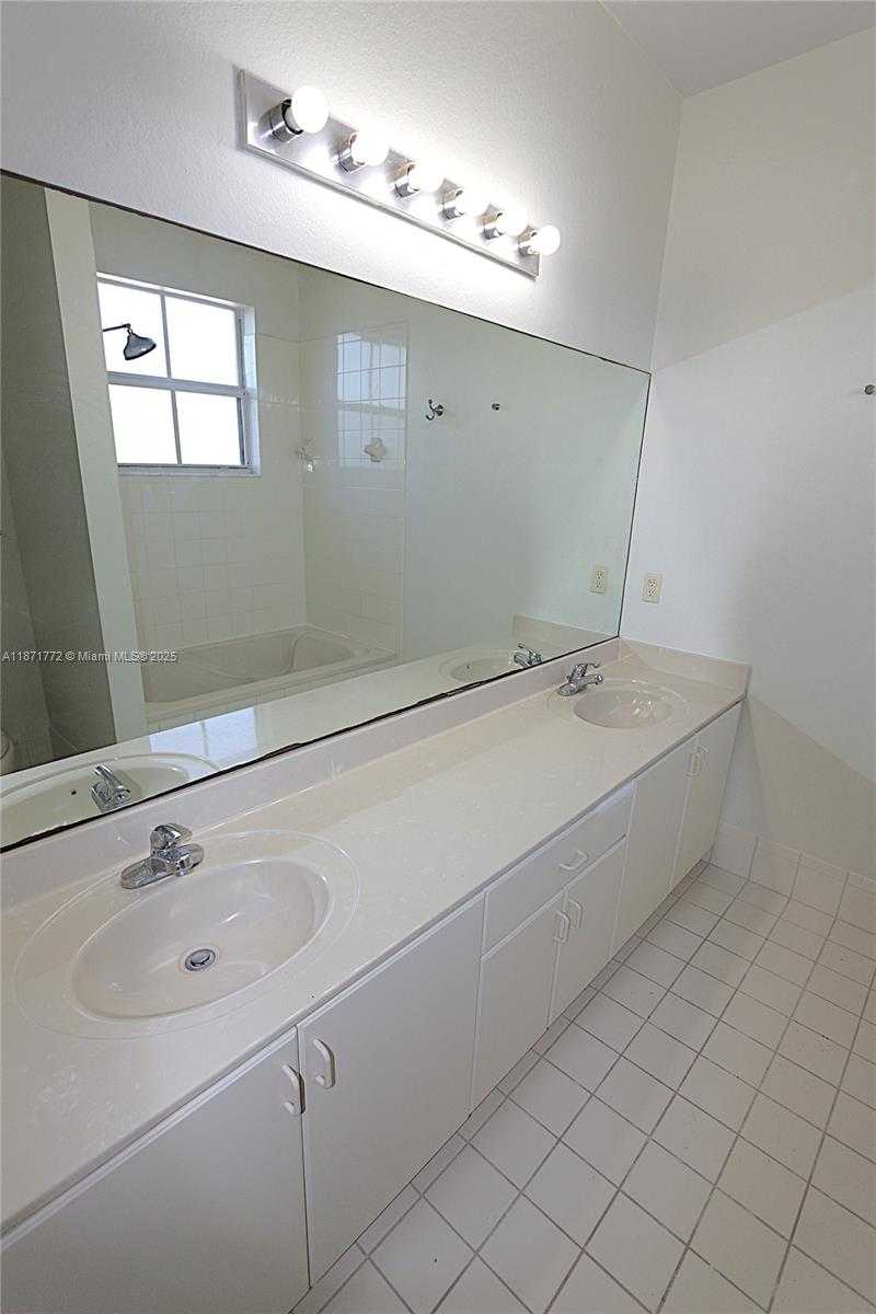 Small Image of 15276 SOUTH WEST 88 TE #15276, Miami Number 16