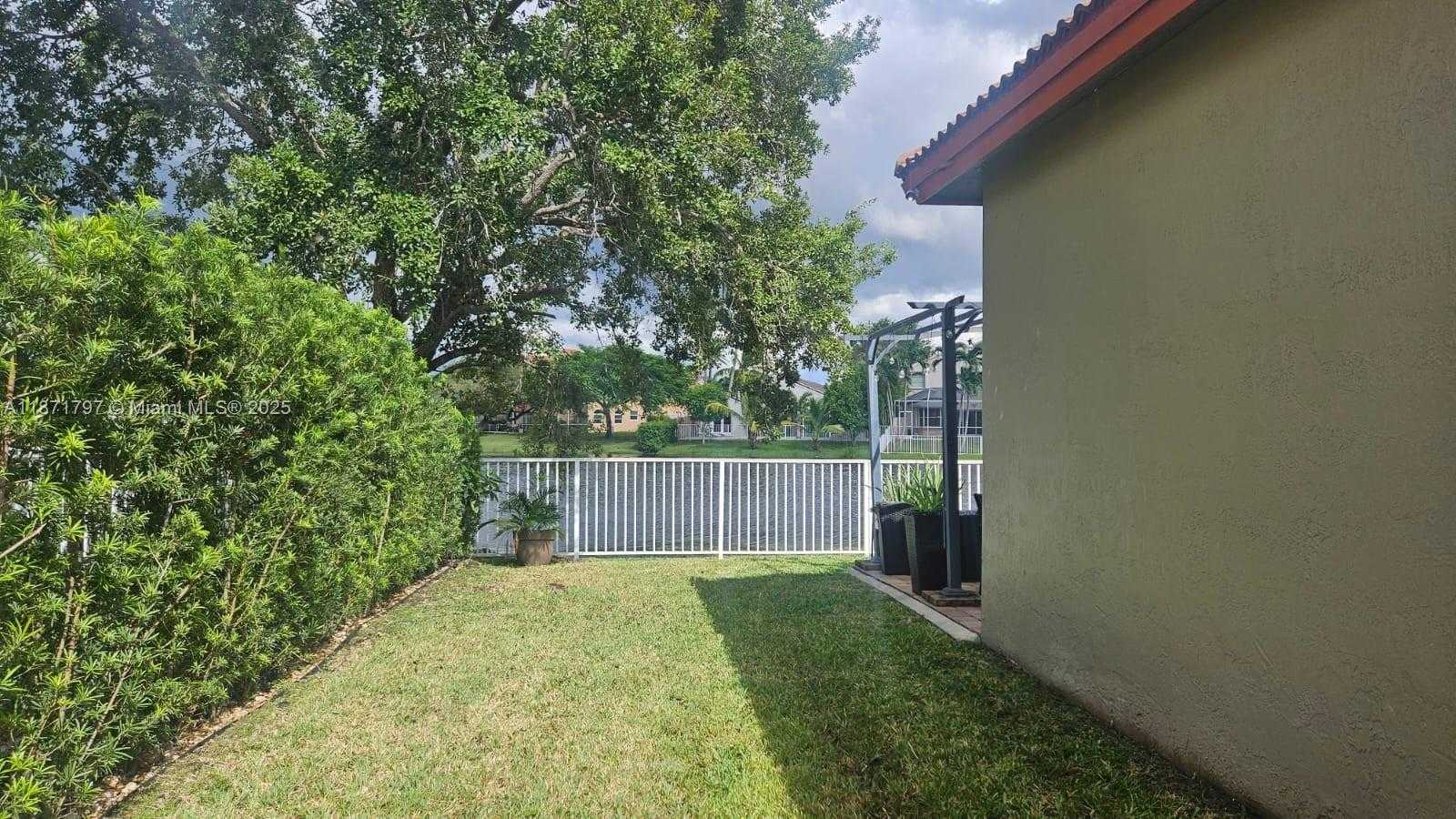 Small Image of 1349 NORTH WEST 192ND TER, Pembroke Pines Number 15