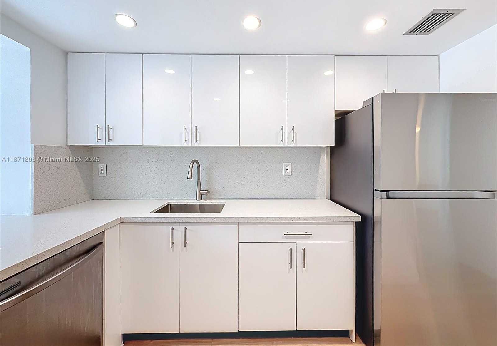 Small Image of 17560 ATLANTIC BLVD #501, Sunny Isles Beach Number 27