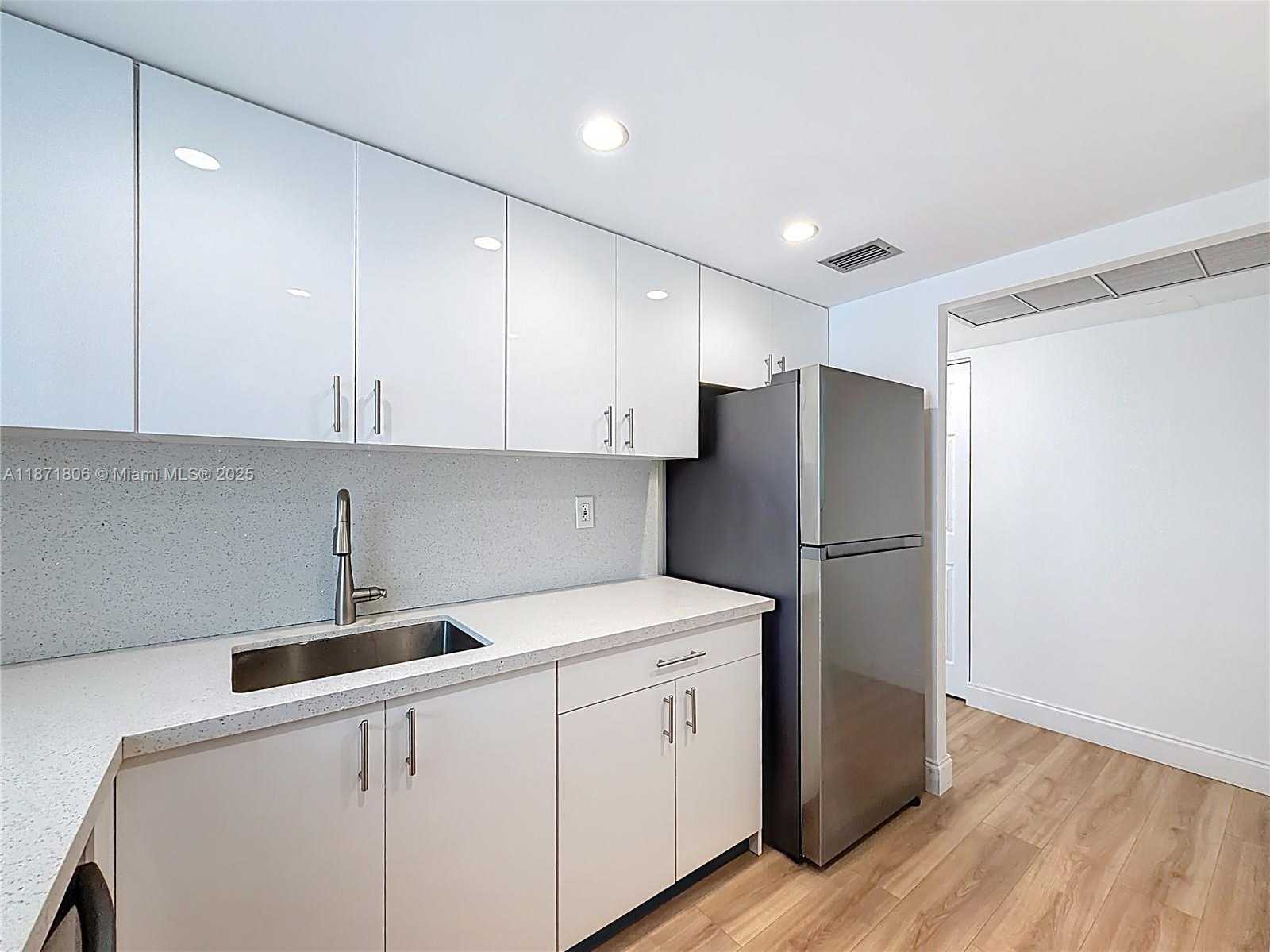 Small Image of 17560 ATLANTIC BLVD #501, Sunny Isles Beach Number 28