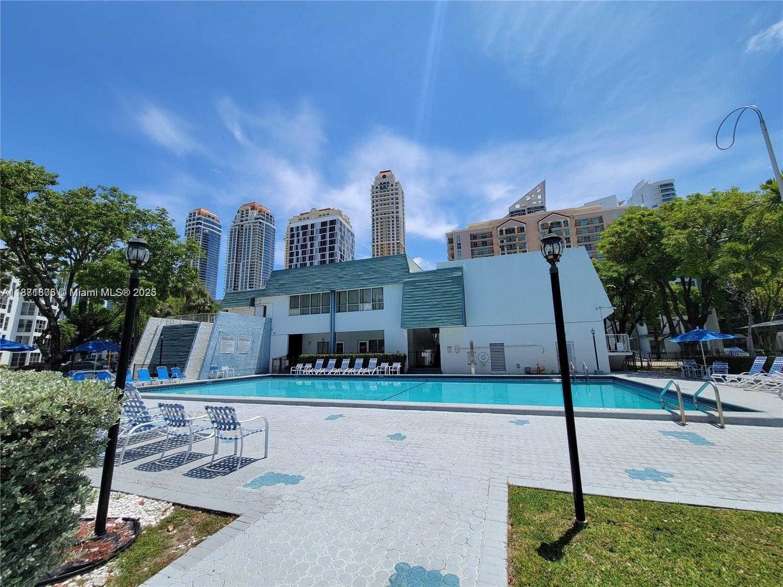 Small Image of 17560 ATLANTIC BLVD #501, Sunny Isles Beach Number 3