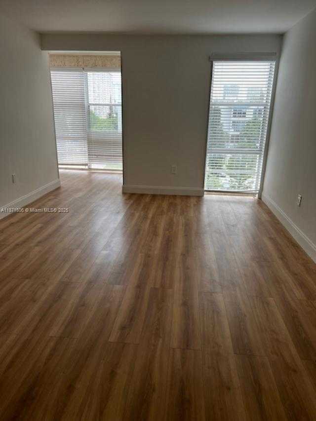 Small Image of 17560 ATLANTIC BLVD #501, Sunny Isles Beach Number 4