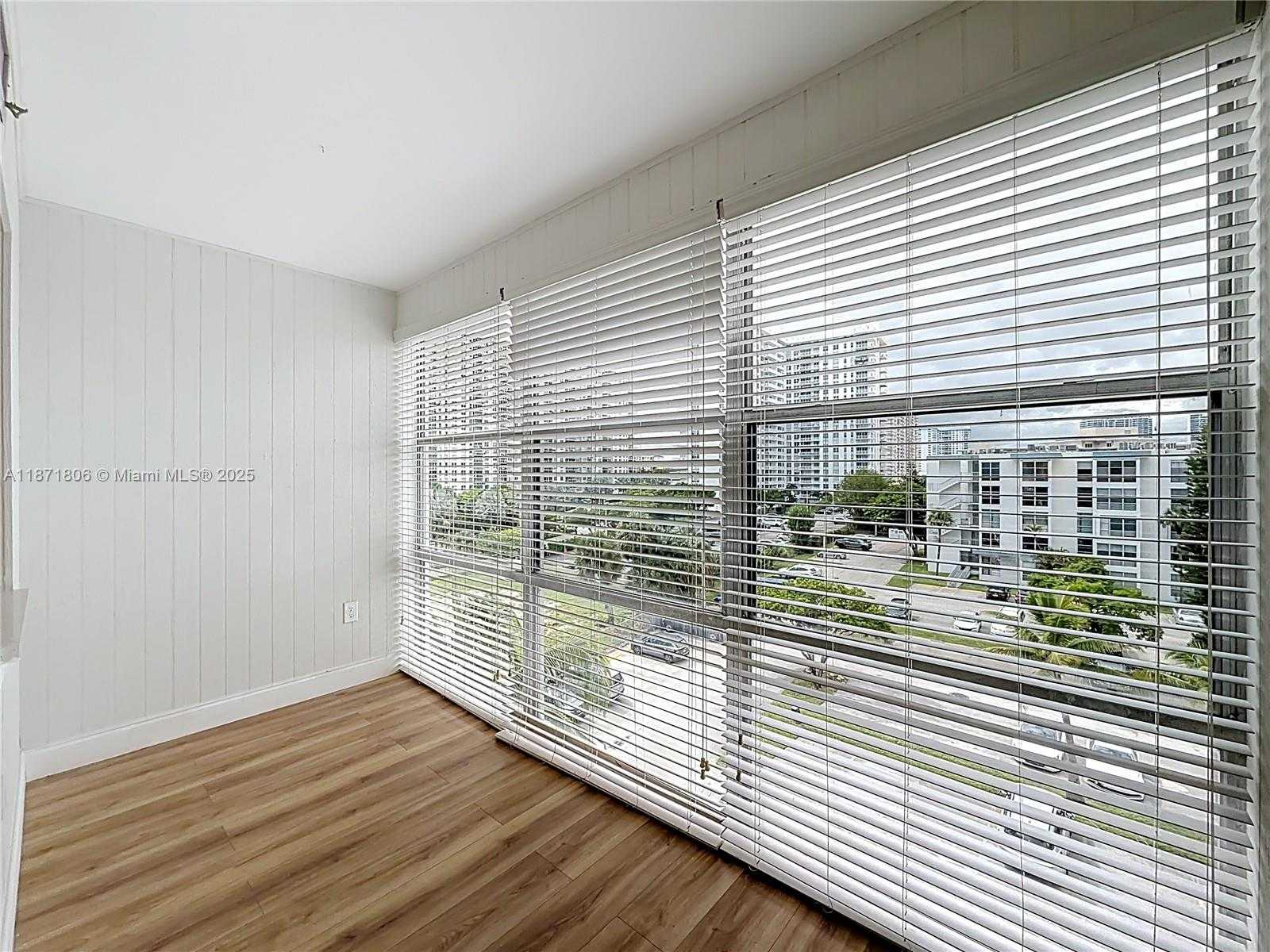 Small Image of 17560 ATLANTIC BLVD #501, Sunny Isles Beach Number 41
