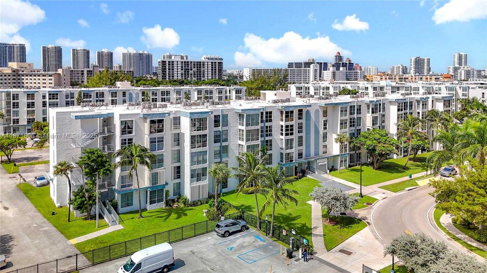Small Image of 17560 ATLANTIC BLVD #501, Sunny Isles Beach Number 43