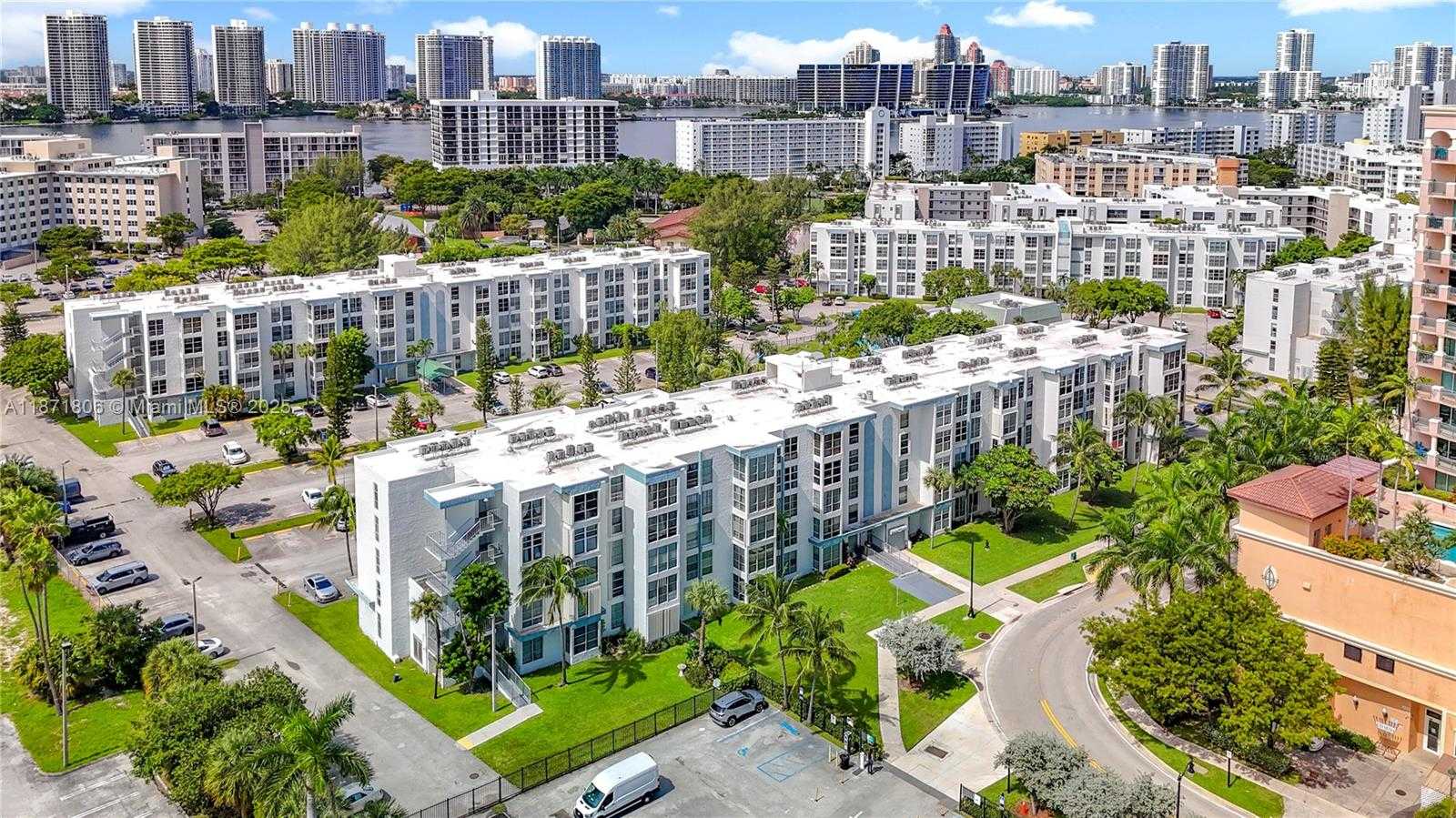 Small Image of 17560 ATLANTIC BLVD #501, Sunny Isles Beach Number 44