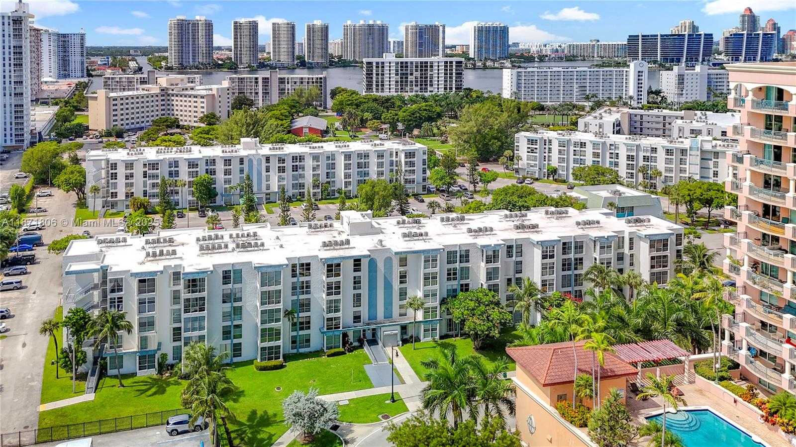 Small Image of 17560 ATLANTIC BLVD #501, Sunny Isles Beach Number 45