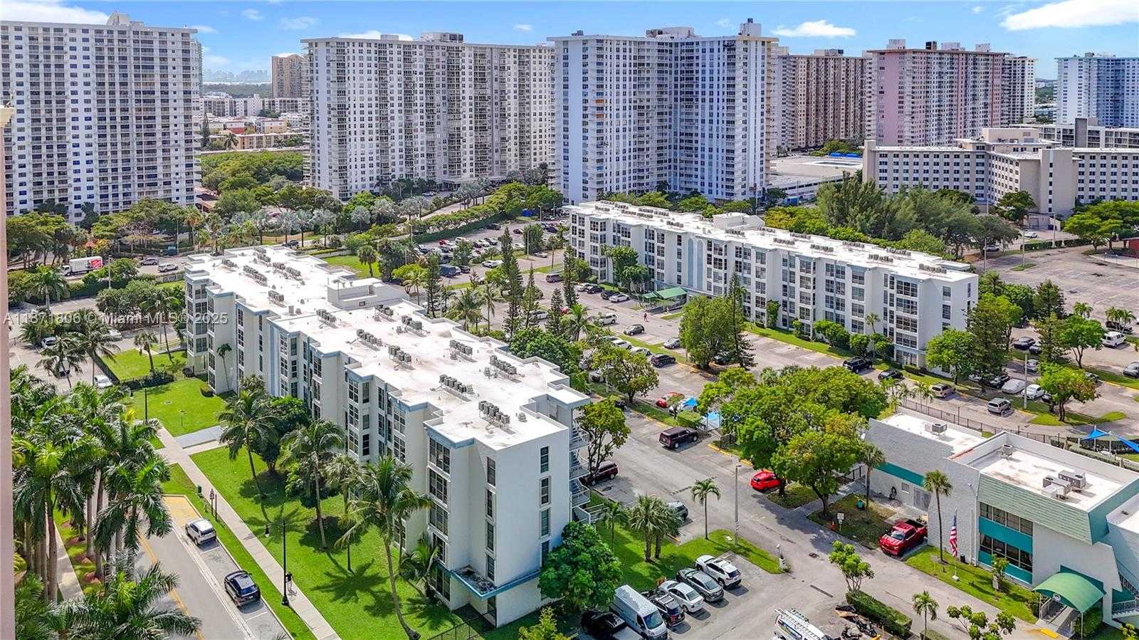 Small Image of 17560 ATLANTIC BLVD #501, Sunny Isles Beach Number 46