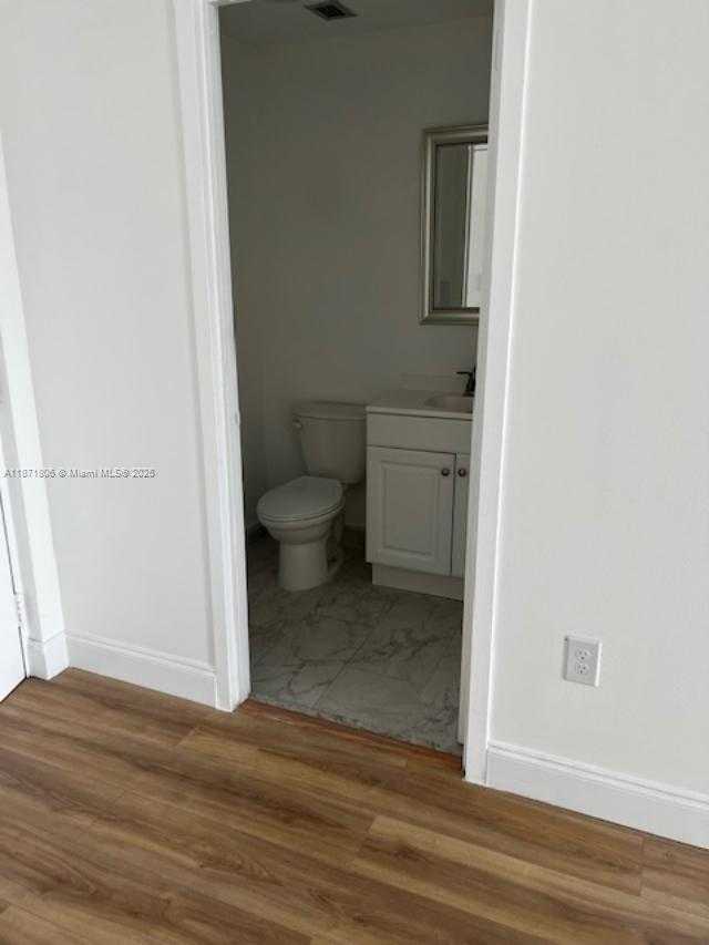 Small Image of 17560 ATLANTIC BLVD #501, Sunny Isles Beach Number 5
