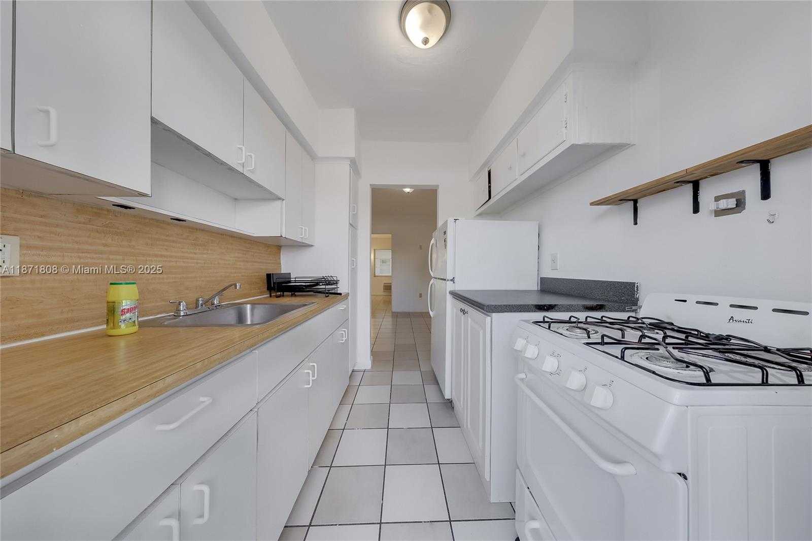 Small Image of 6930 RUE VERSAILLES #11, Miami Beach Number 12