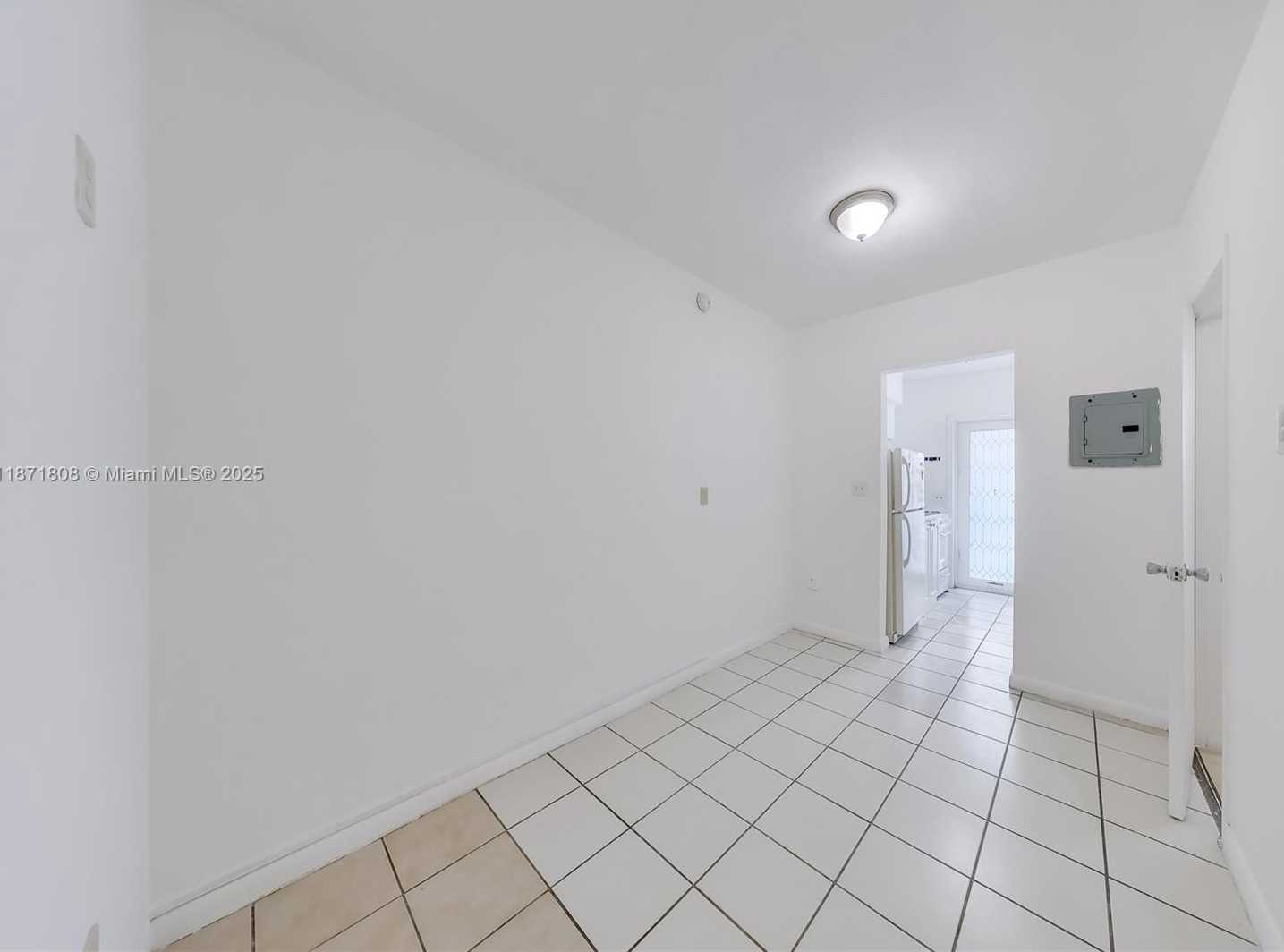 Small Image of 6930 RUE VERSAILLES #11, Miami Beach Number 14