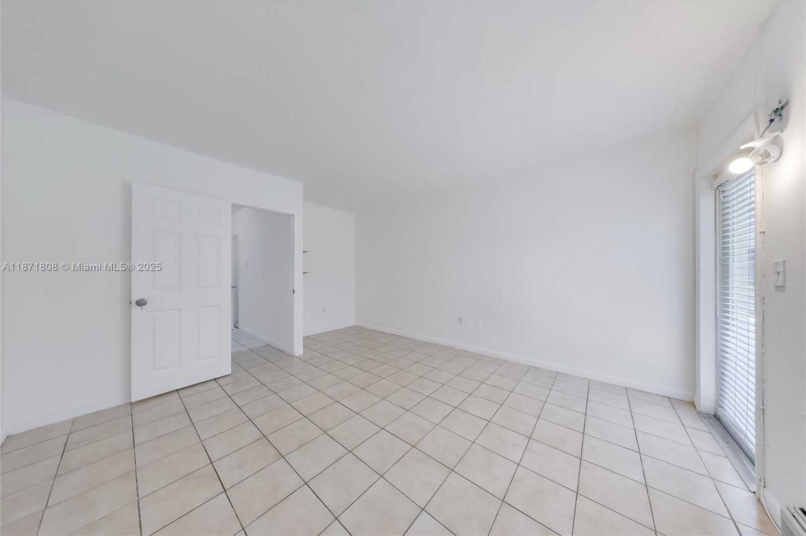 Small Image of 6930 RUE VERSAILLES #11, Miami Beach Number 15